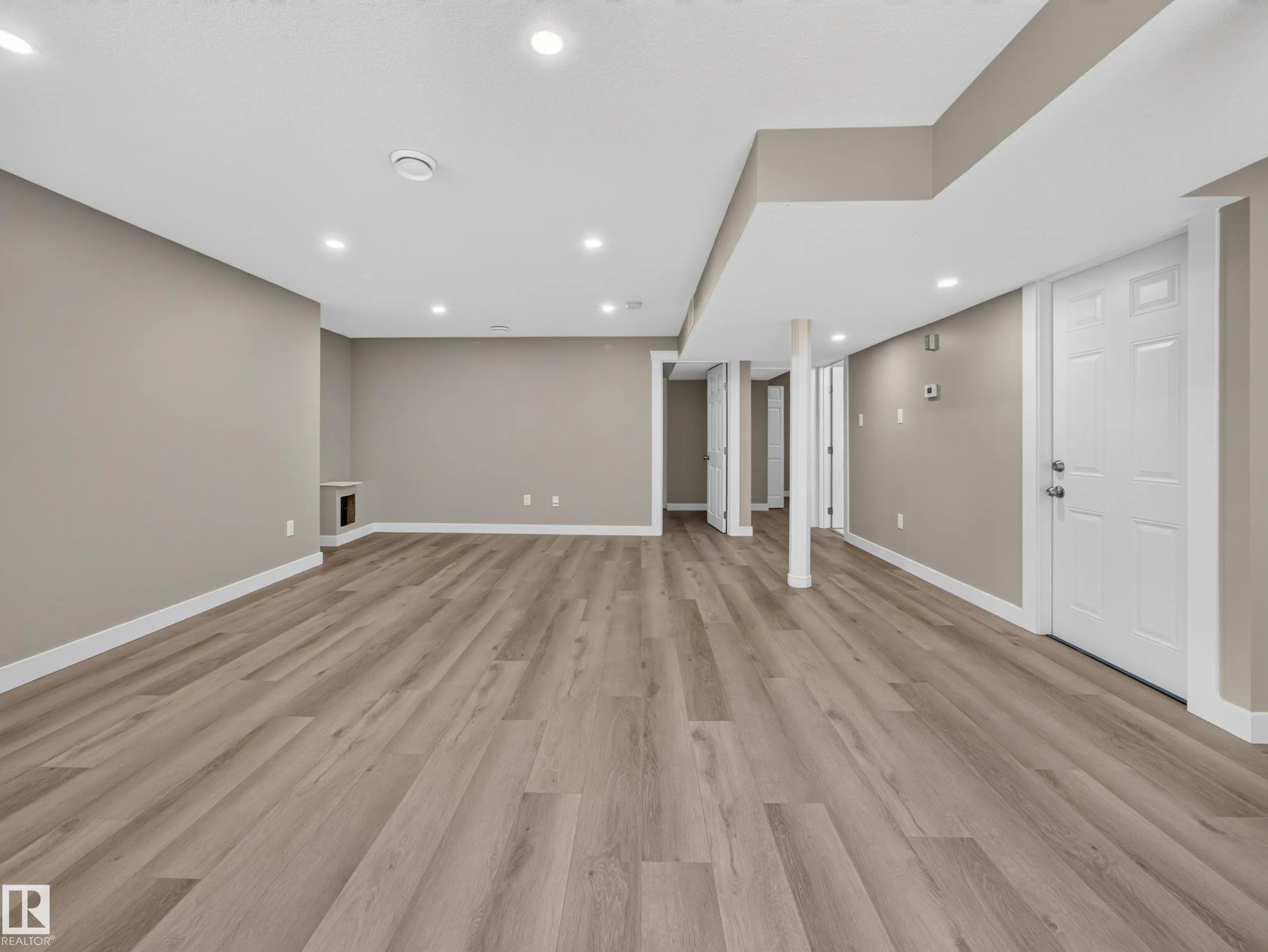 34 PENGUIN Crescent