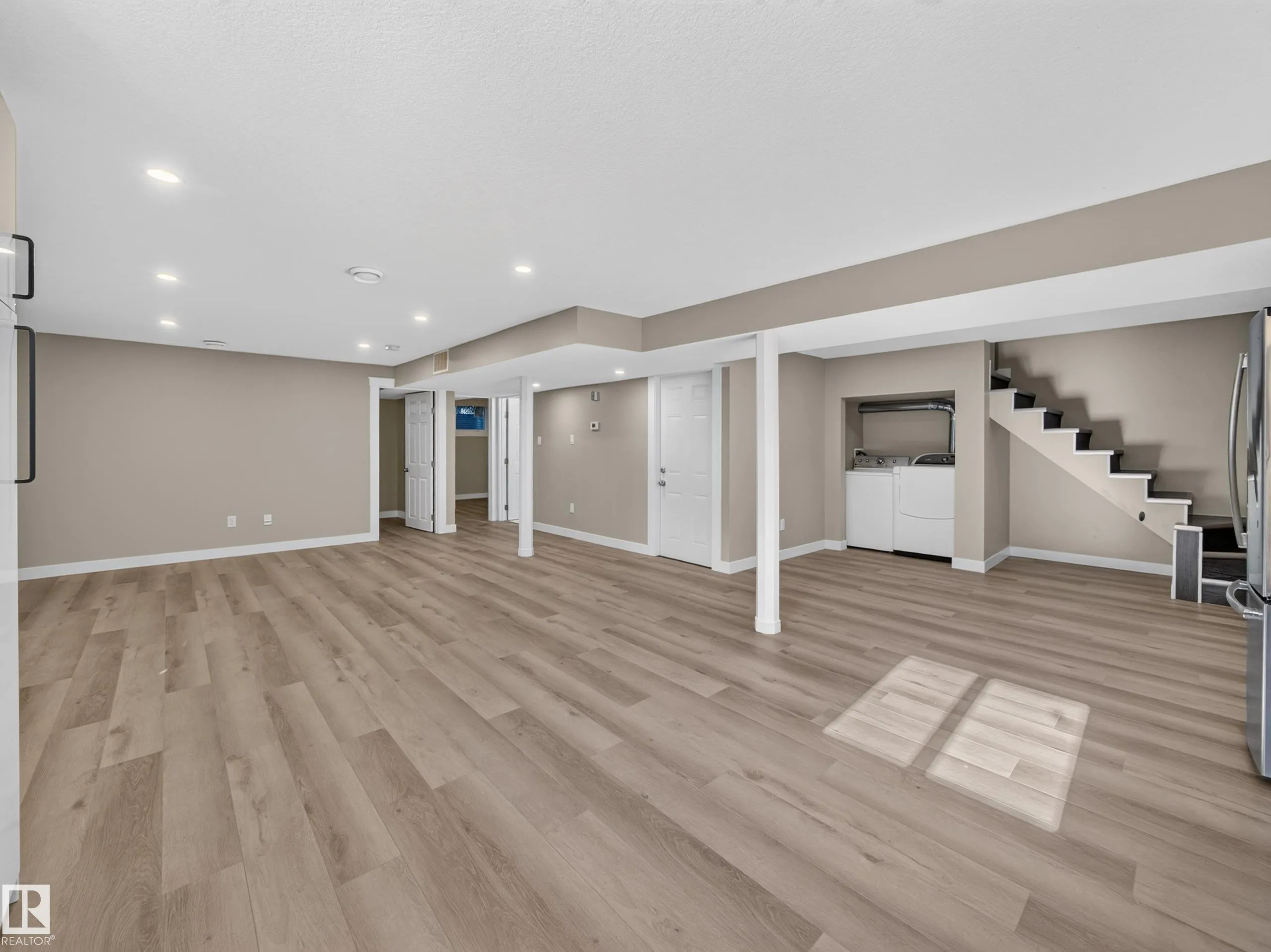 34 PENGUIN Crescent