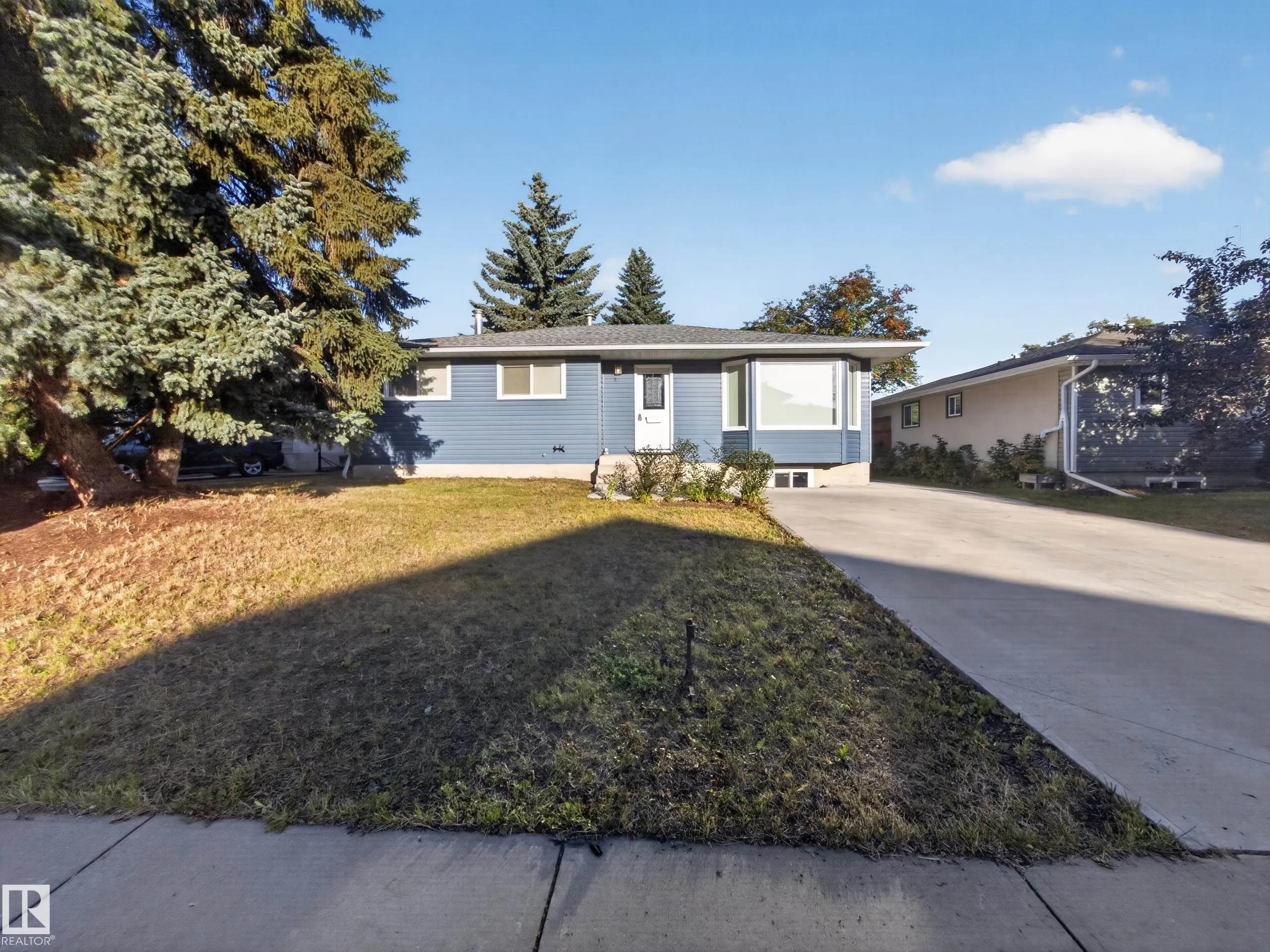 34 PENGUIN Crescent