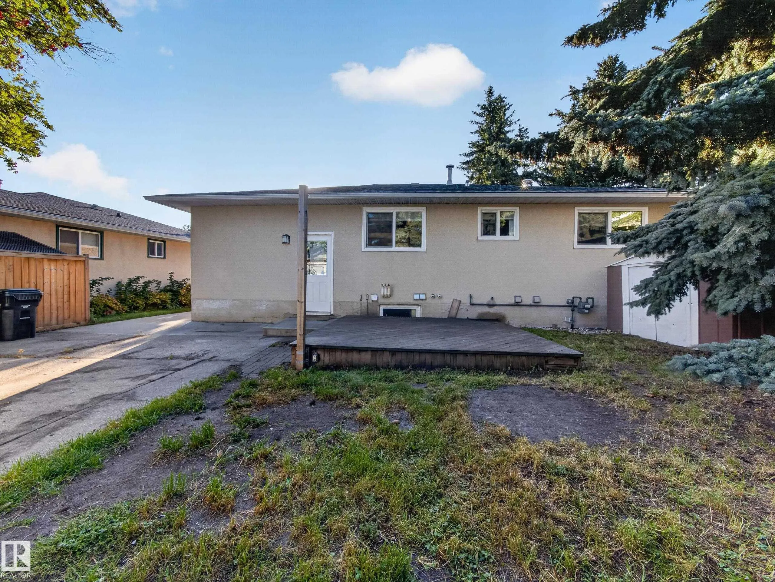 34 PENGUIN Crescent