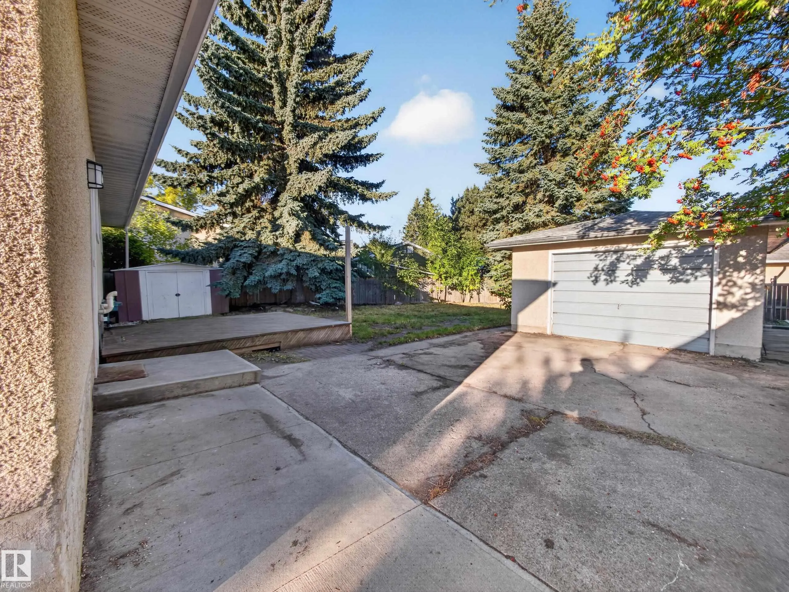 34 PENGUIN Crescent