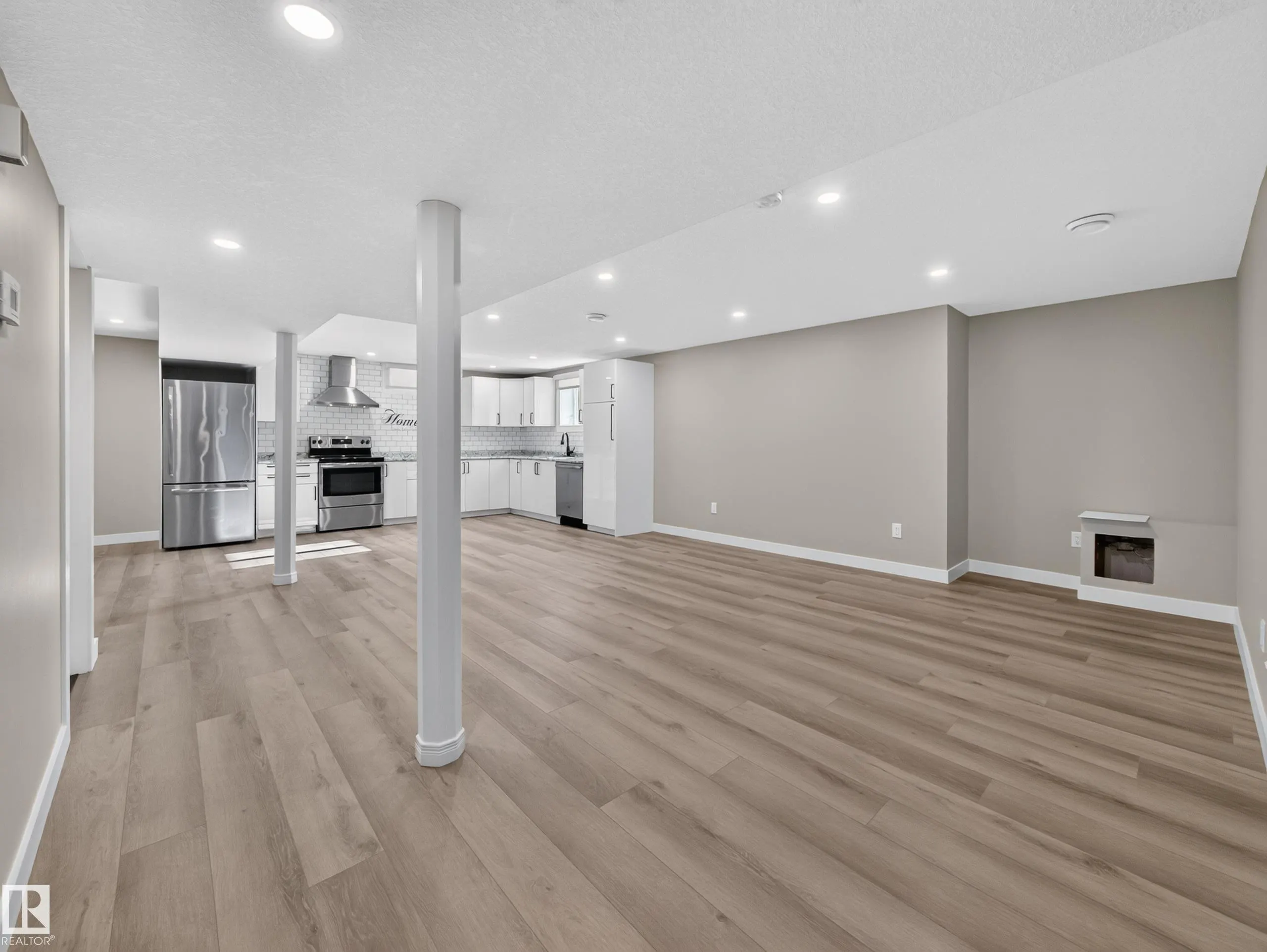 34 PENGUIN Crescent