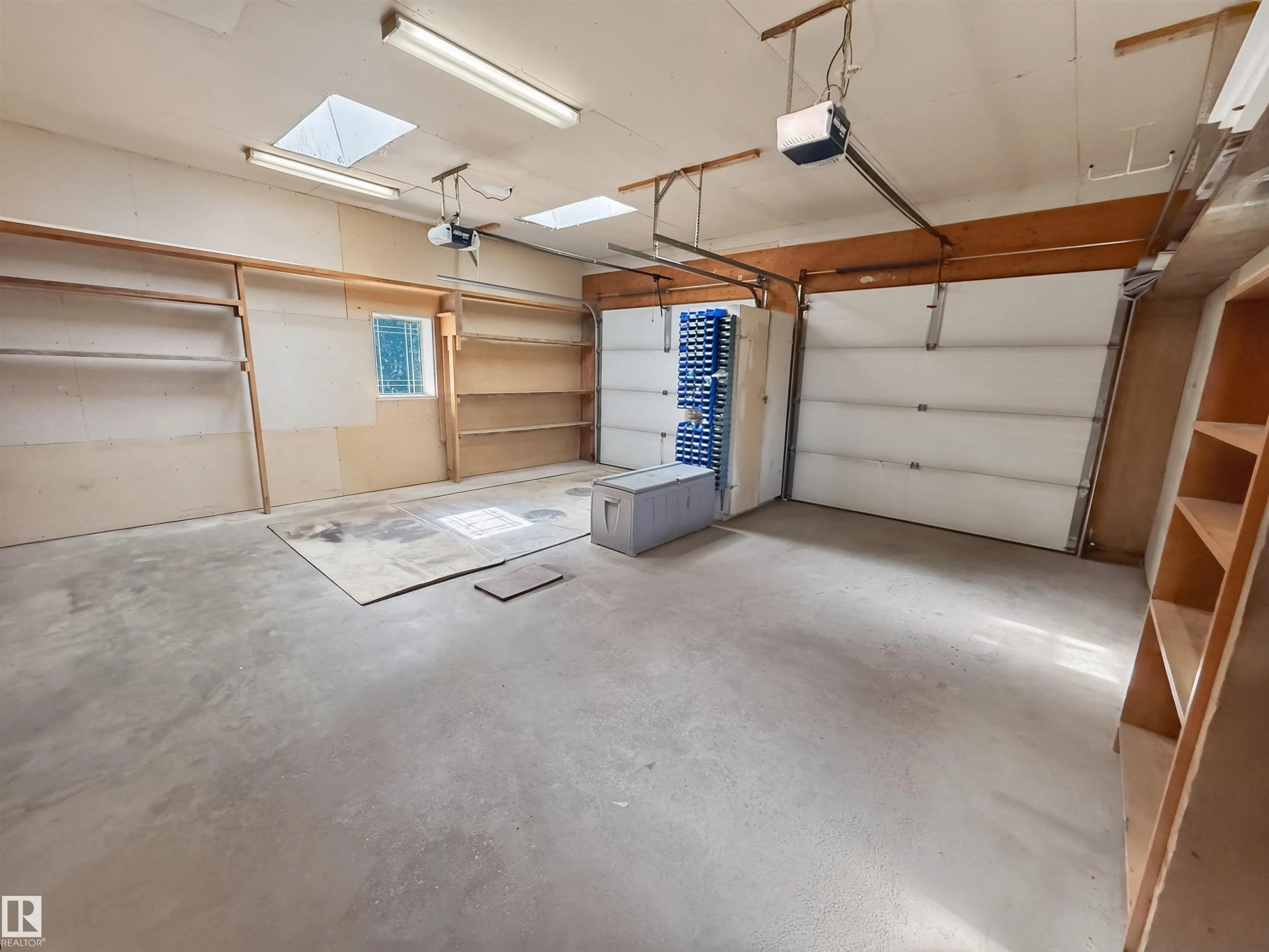225 BAYVIEW Drive