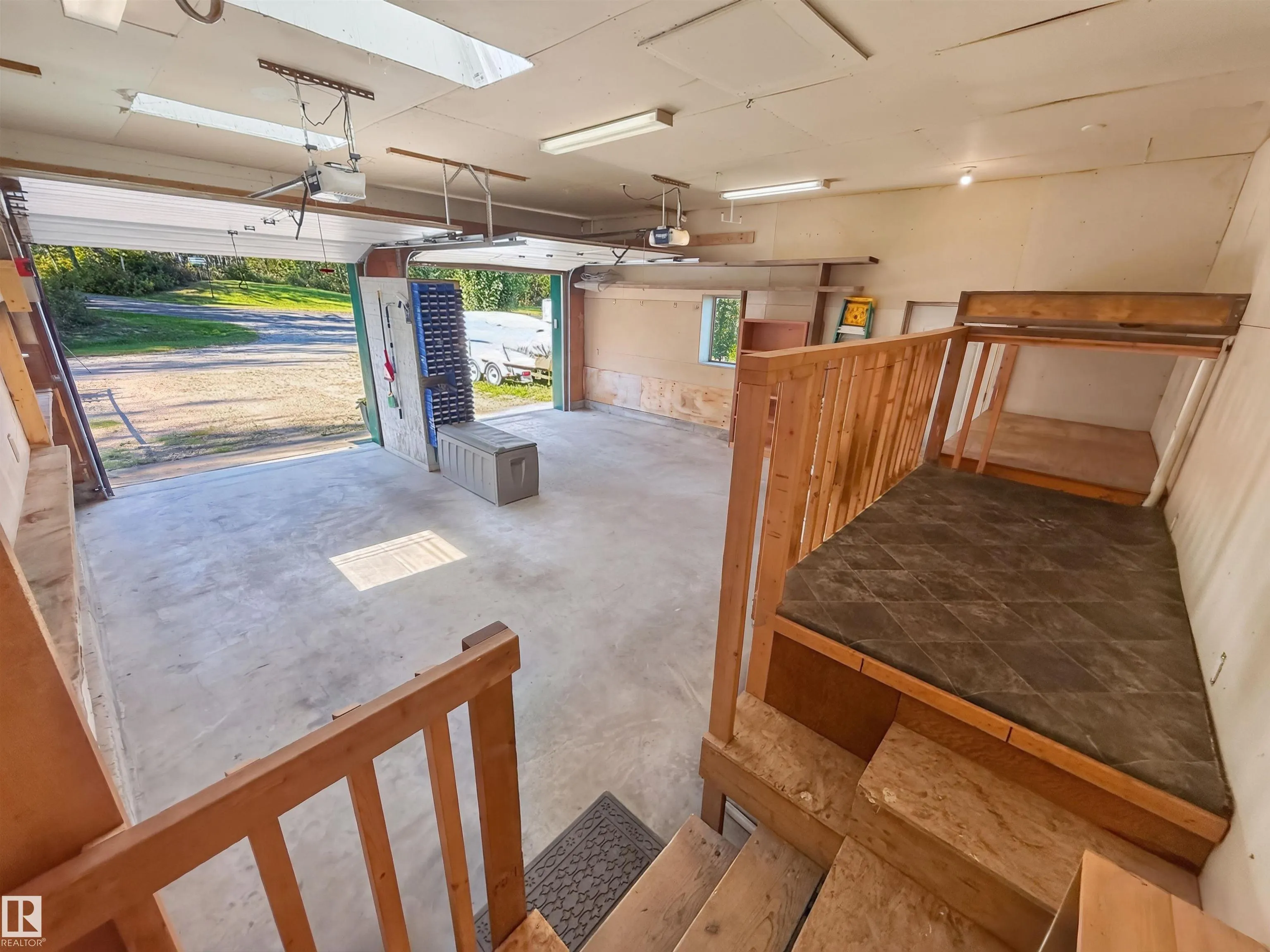225 BAYVIEW Drive