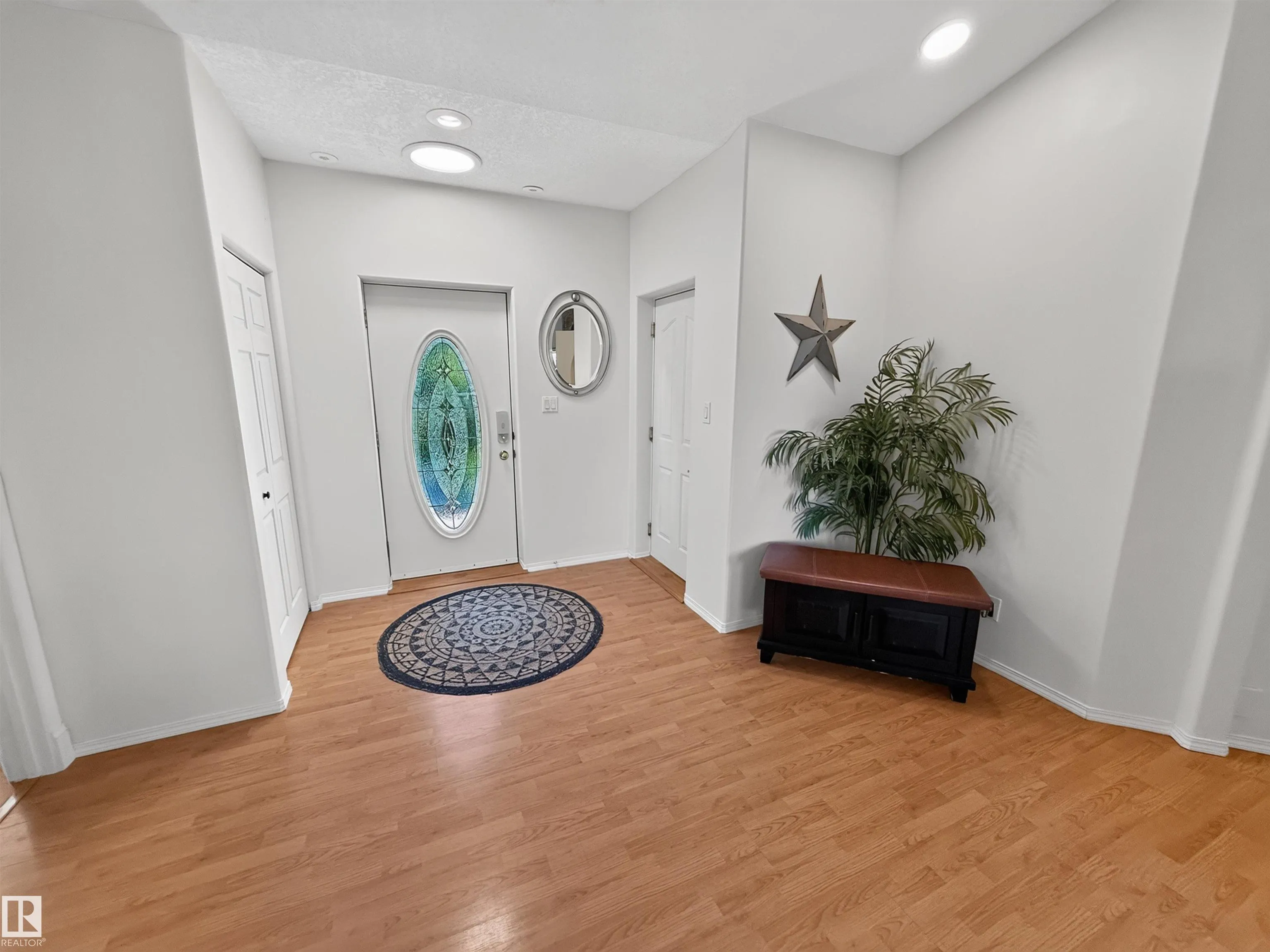 225 BAYVIEW Drive