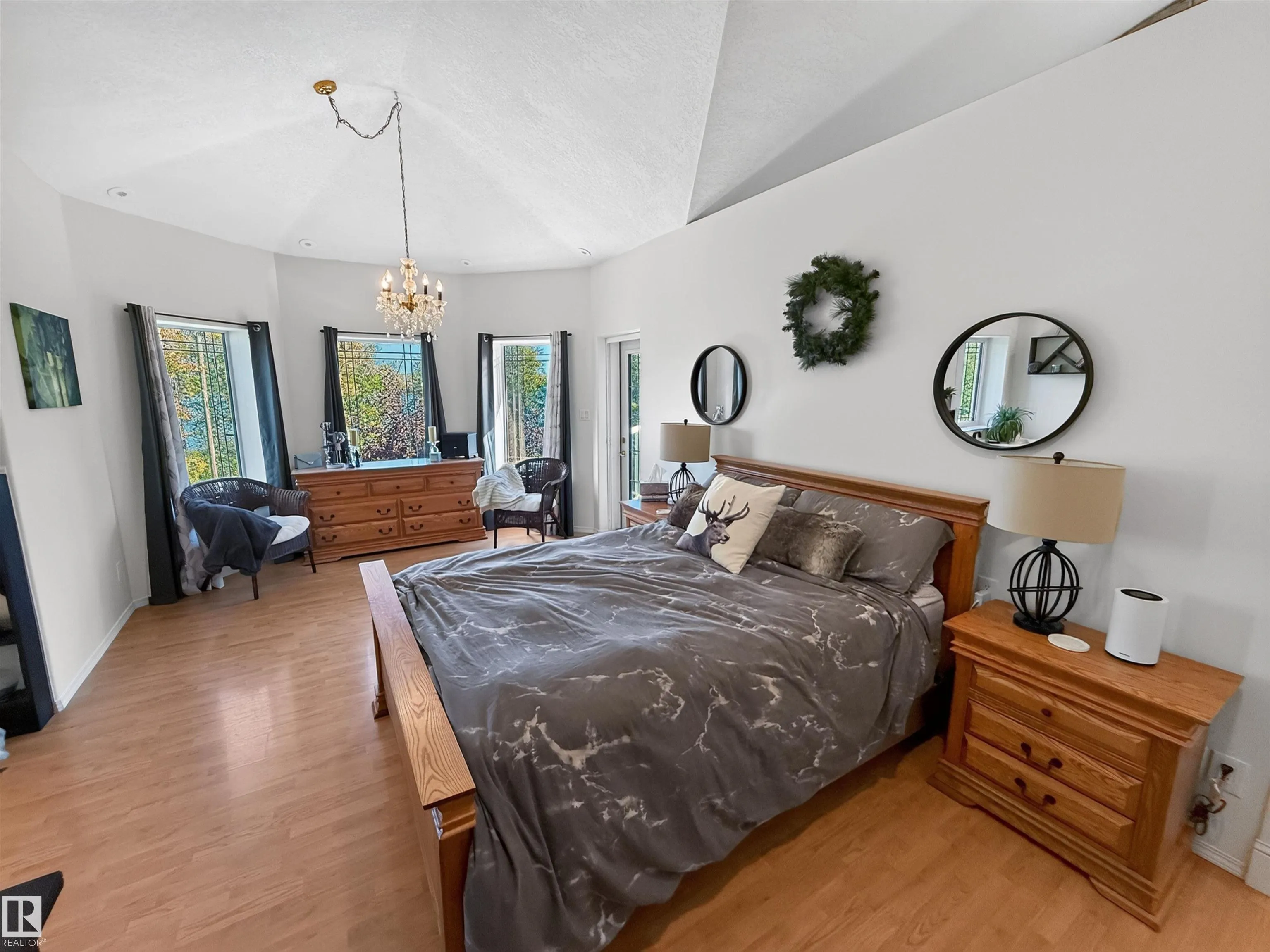 225 BAYVIEW Drive
