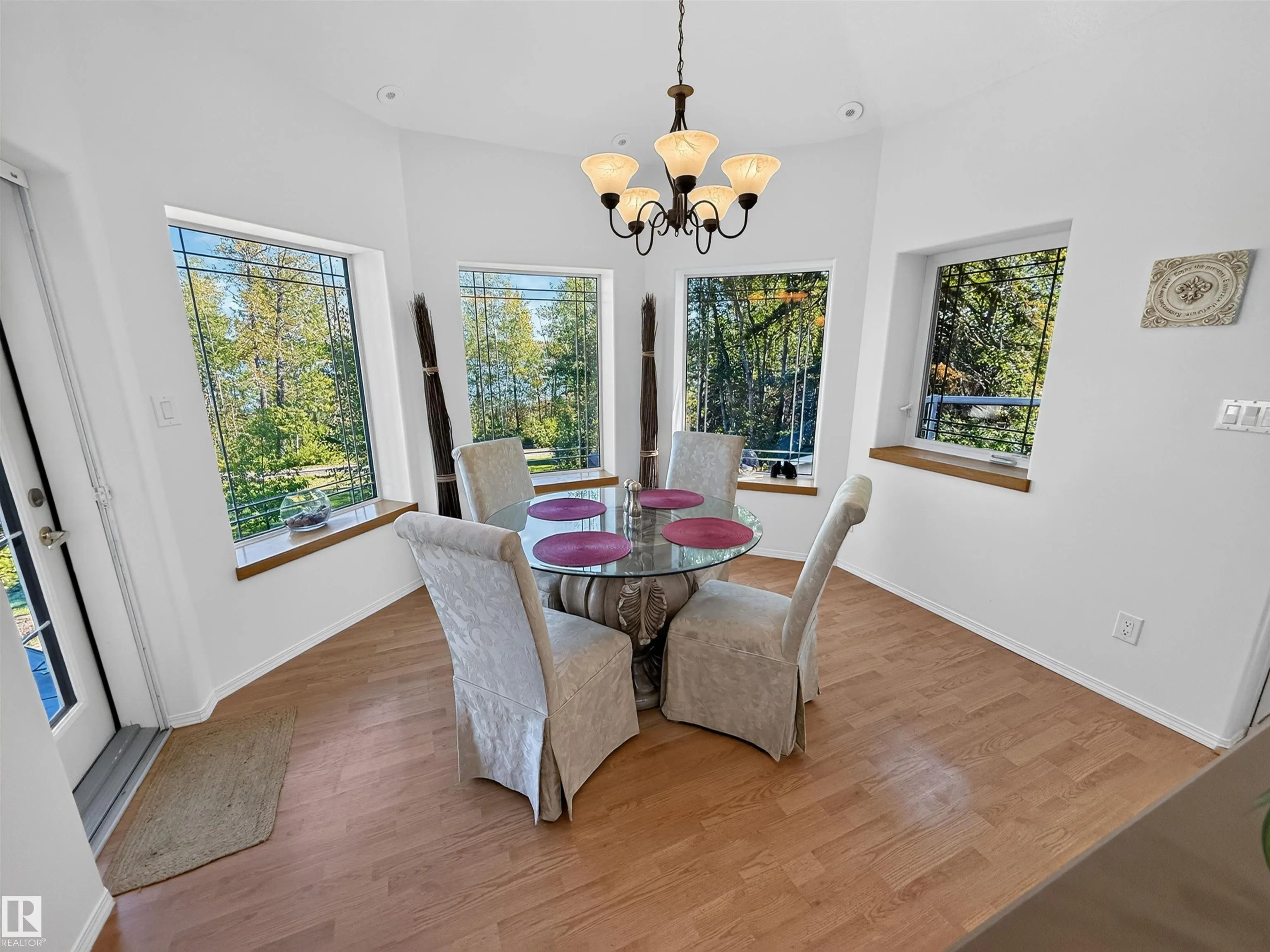 225 BAYVIEW Drive