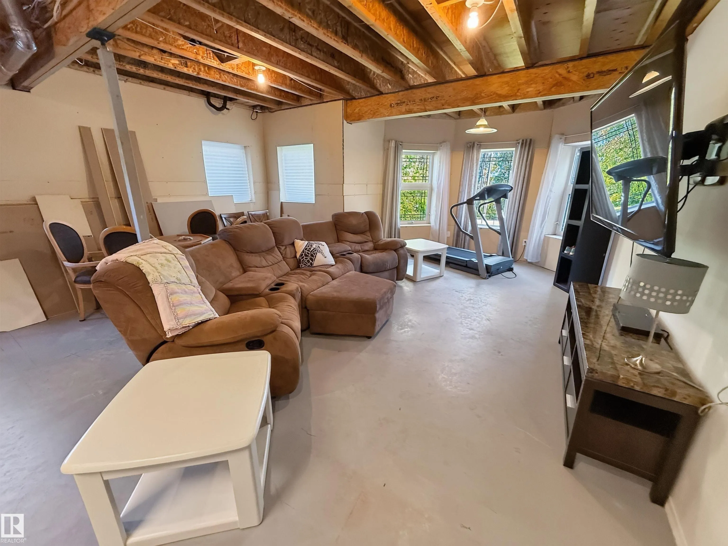 225 BAYVIEW Drive