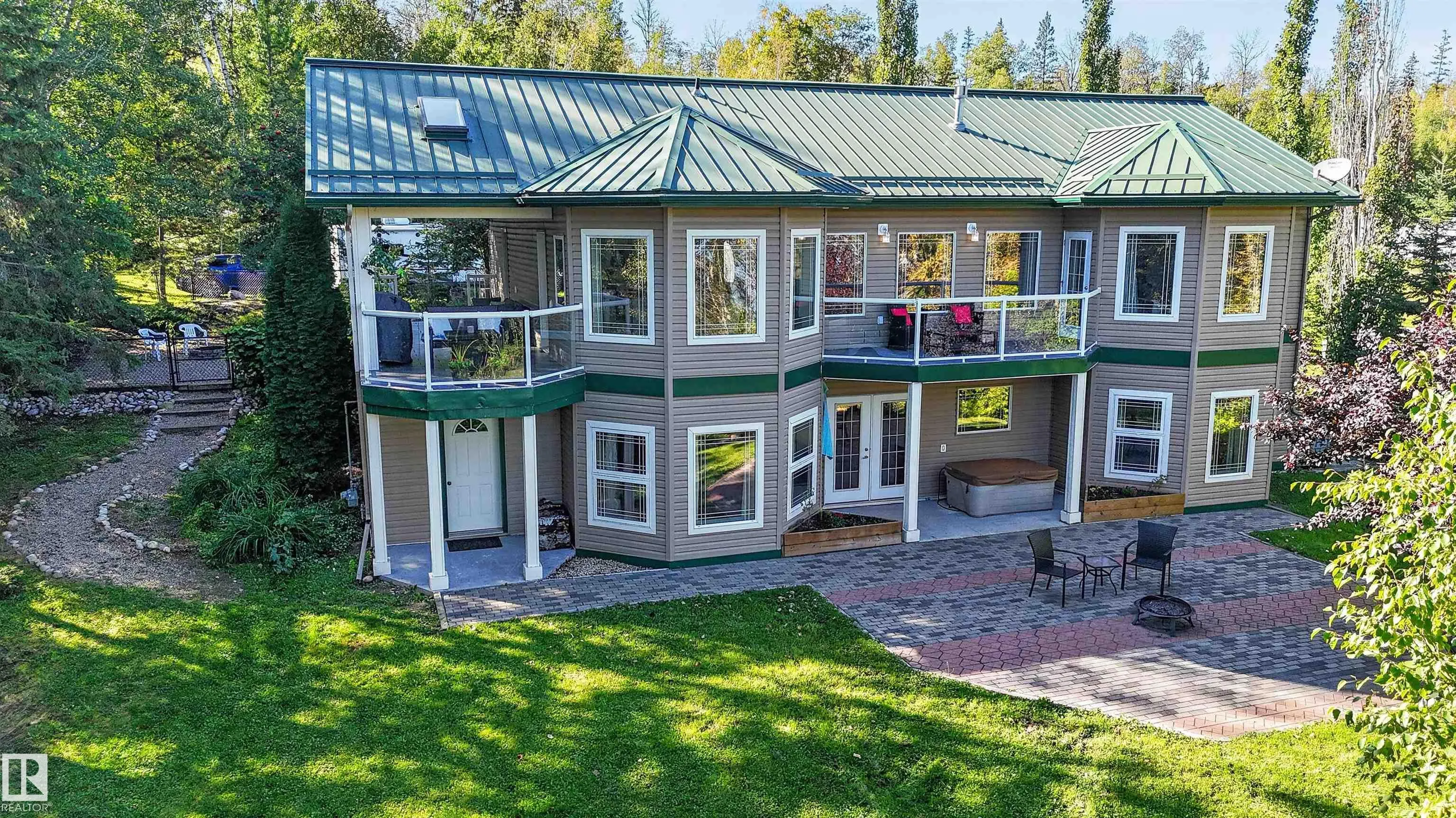 225 BAYVIEW Drive