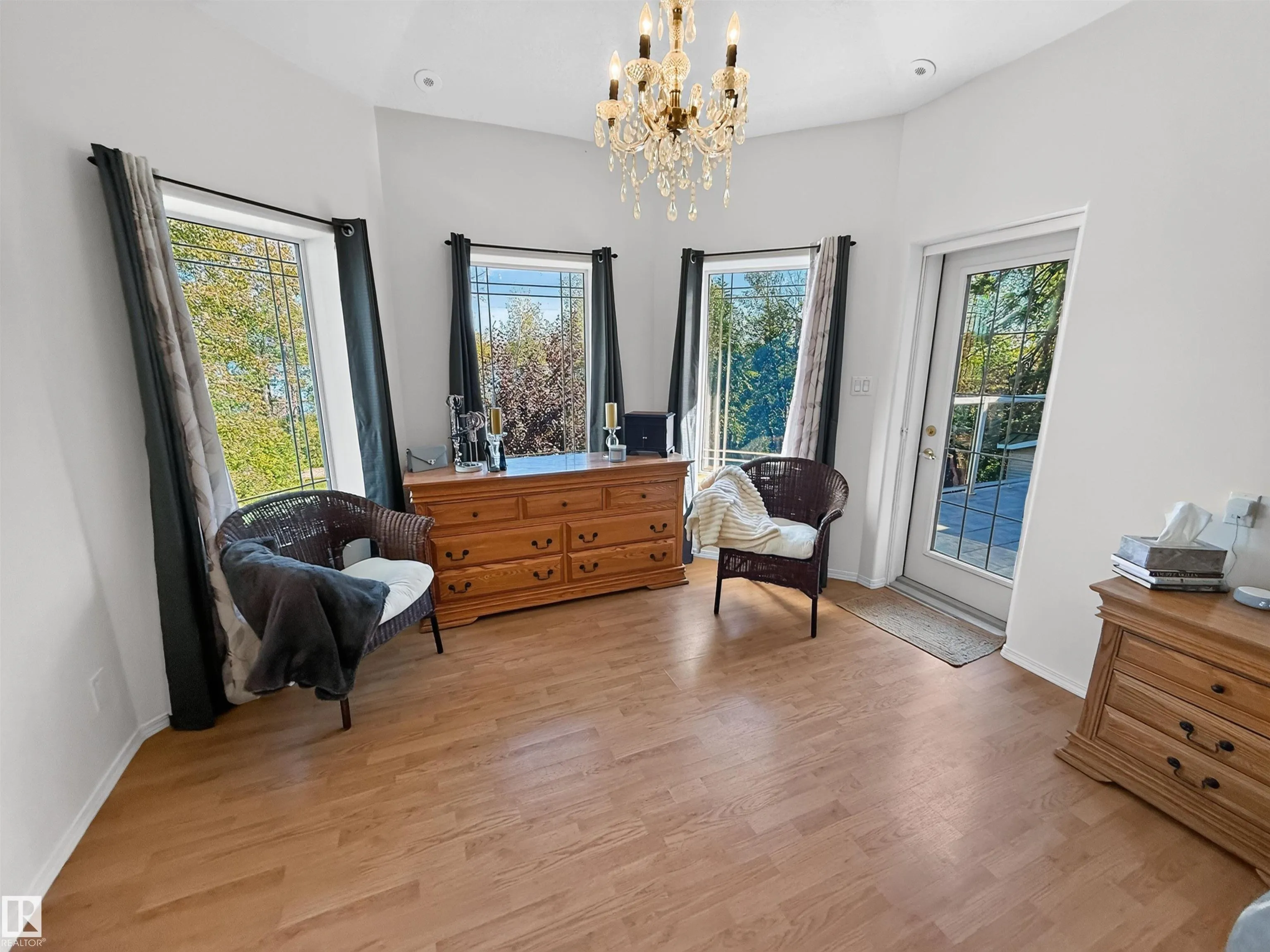 225 BAYVIEW Drive