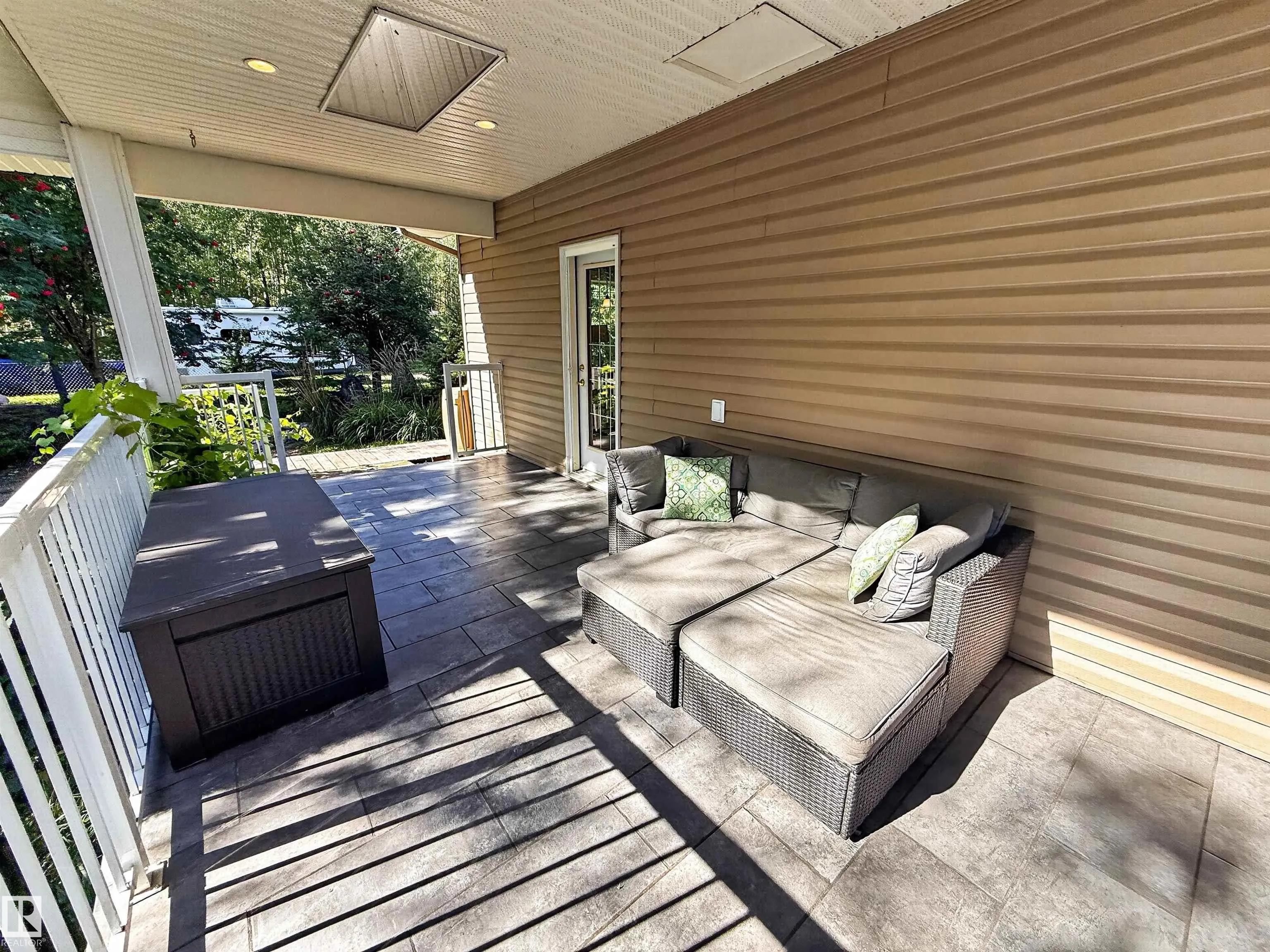 225 BAYVIEW Drive