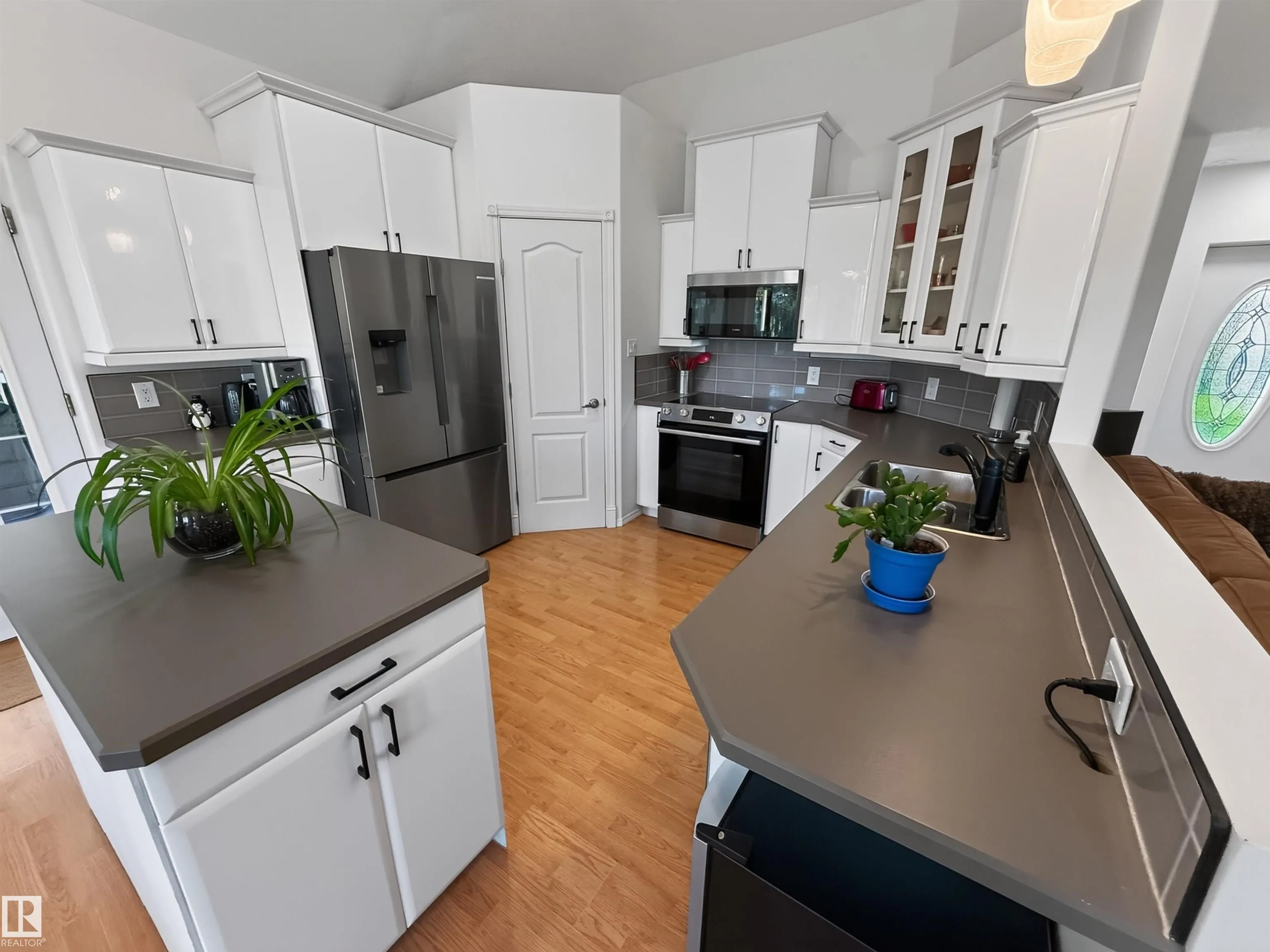 225 BAYVIEW Drive