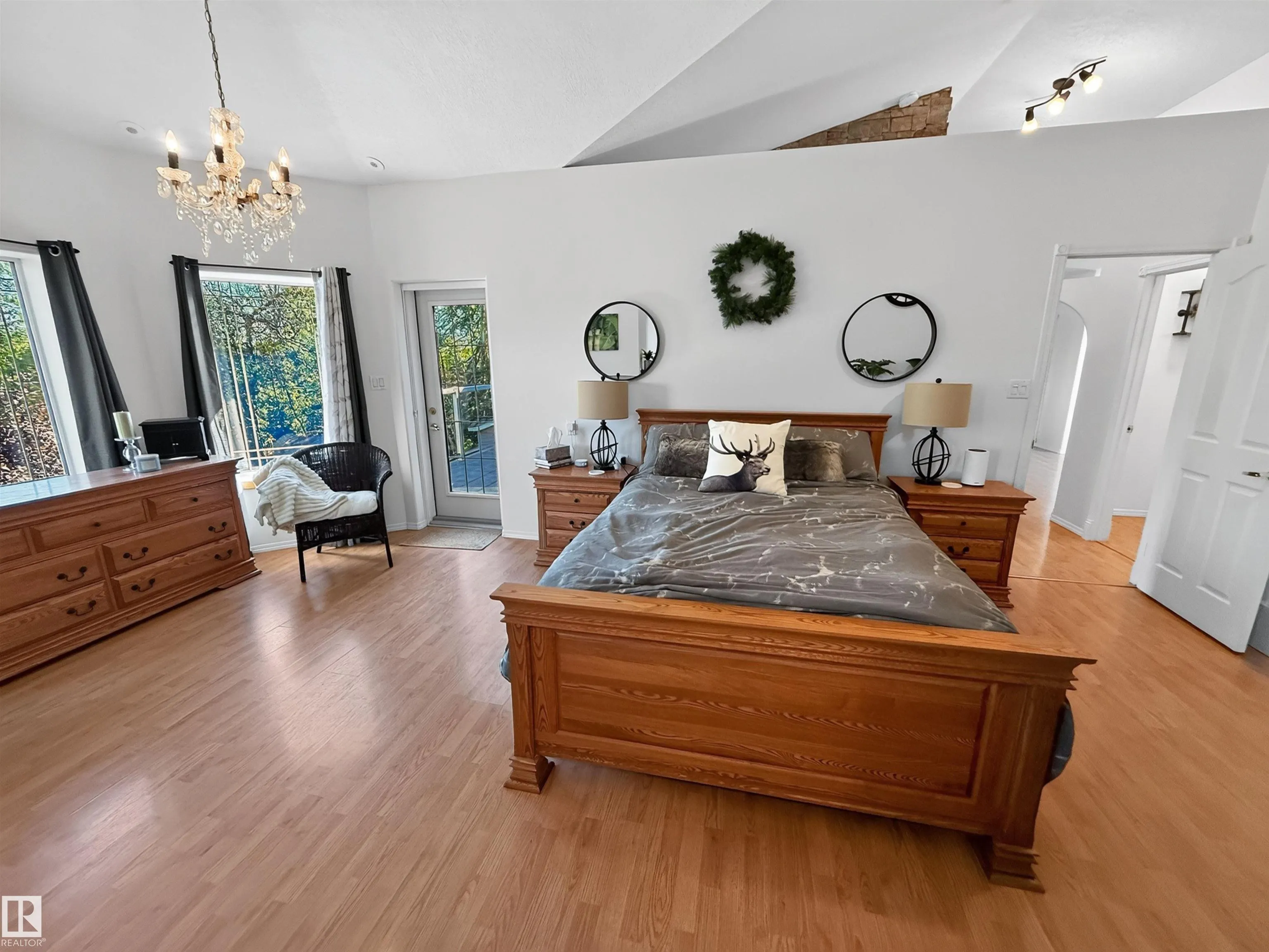 225 BAYVIEW Drive