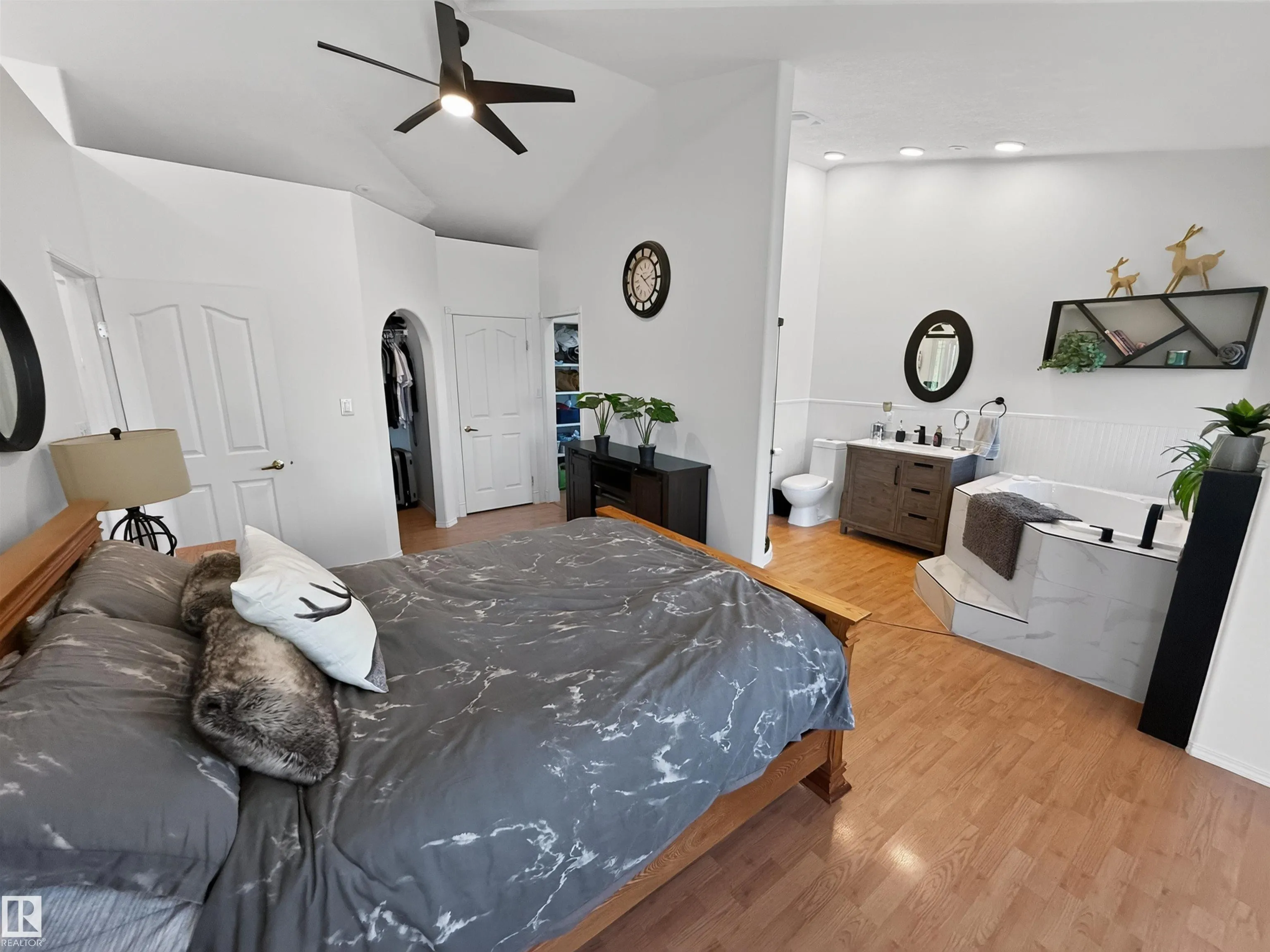 225 BAYVIEW Drive