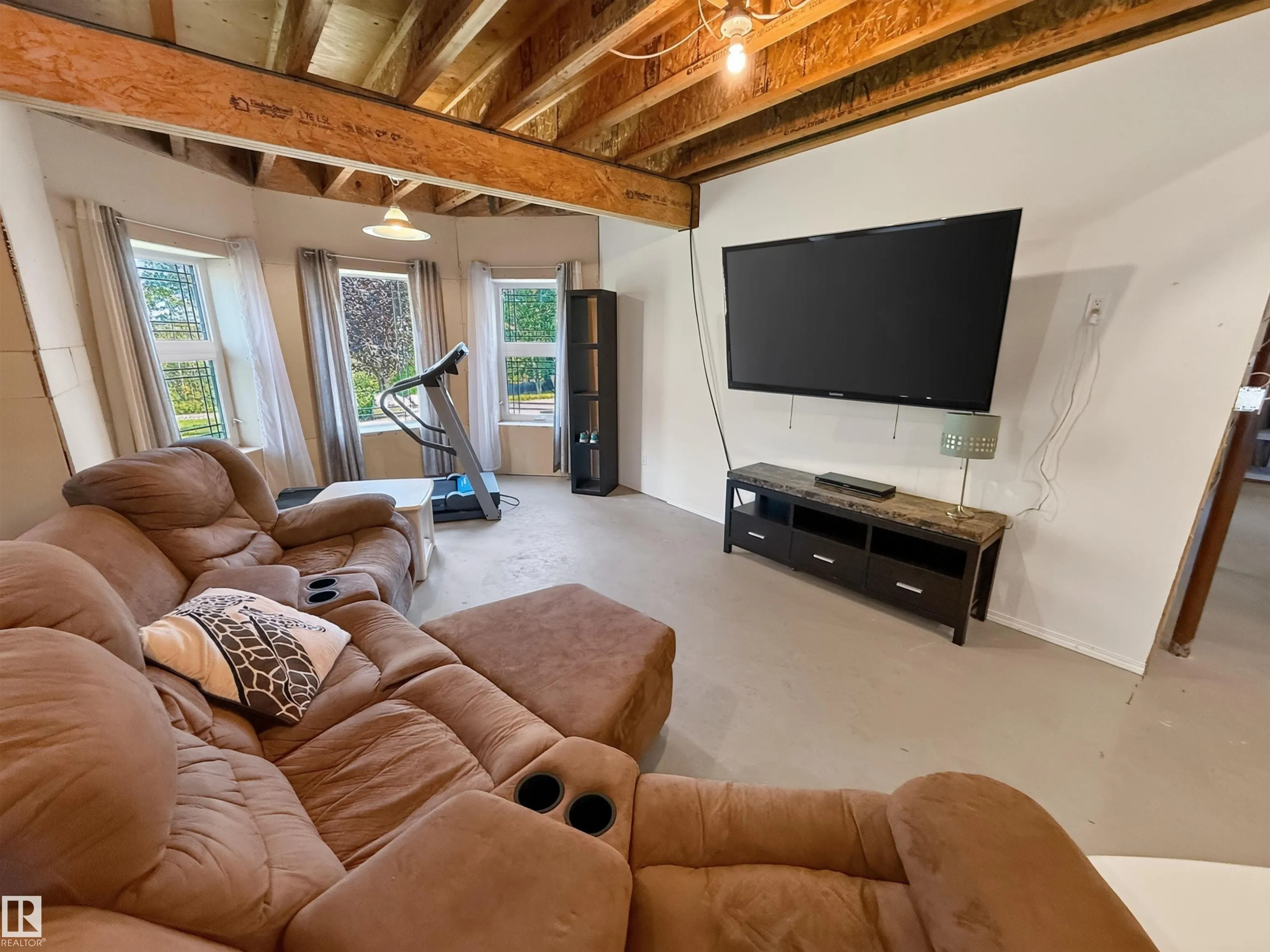 225 BAYVIEW Drive