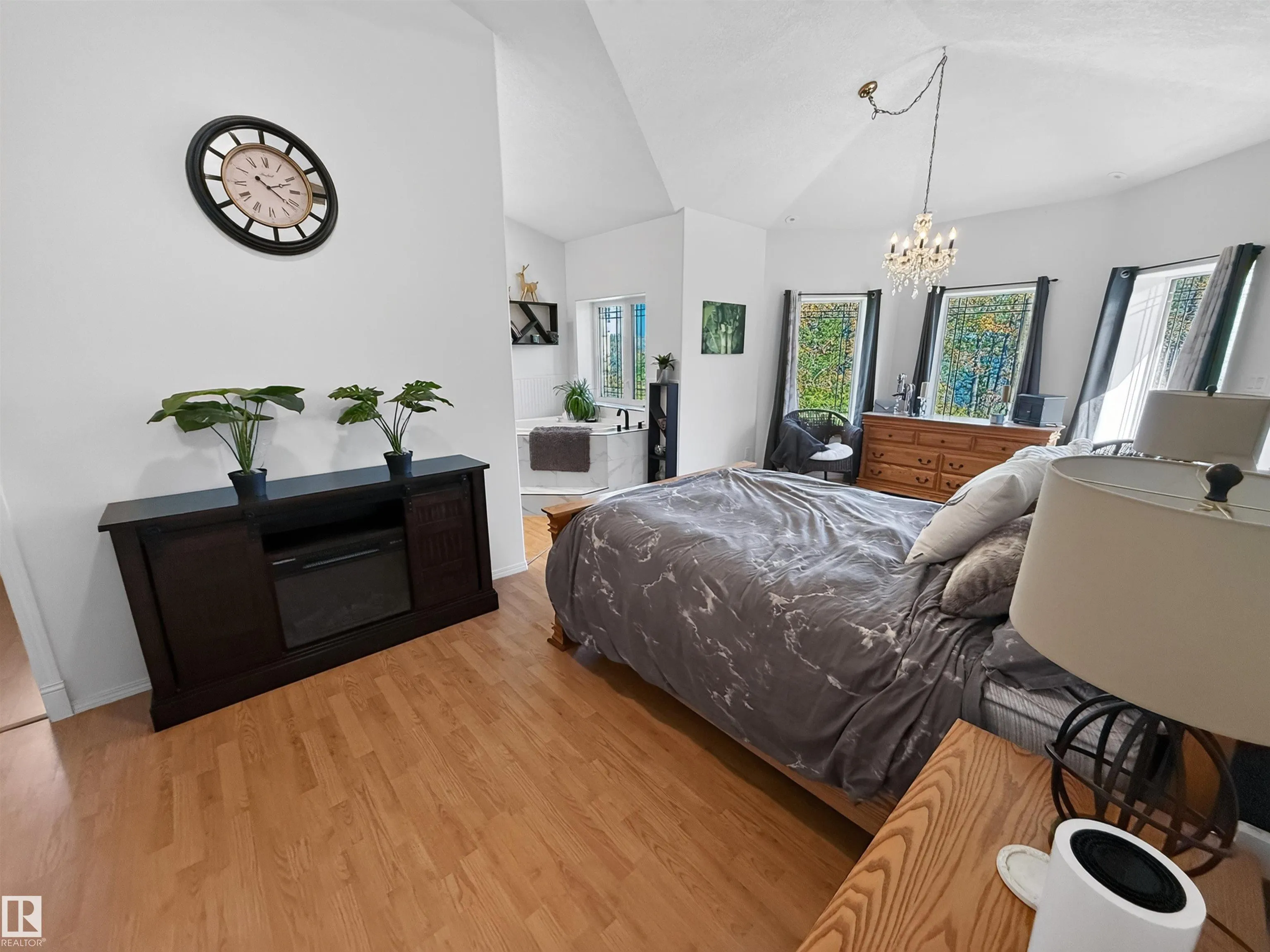 225 BAYVIEW Drive
