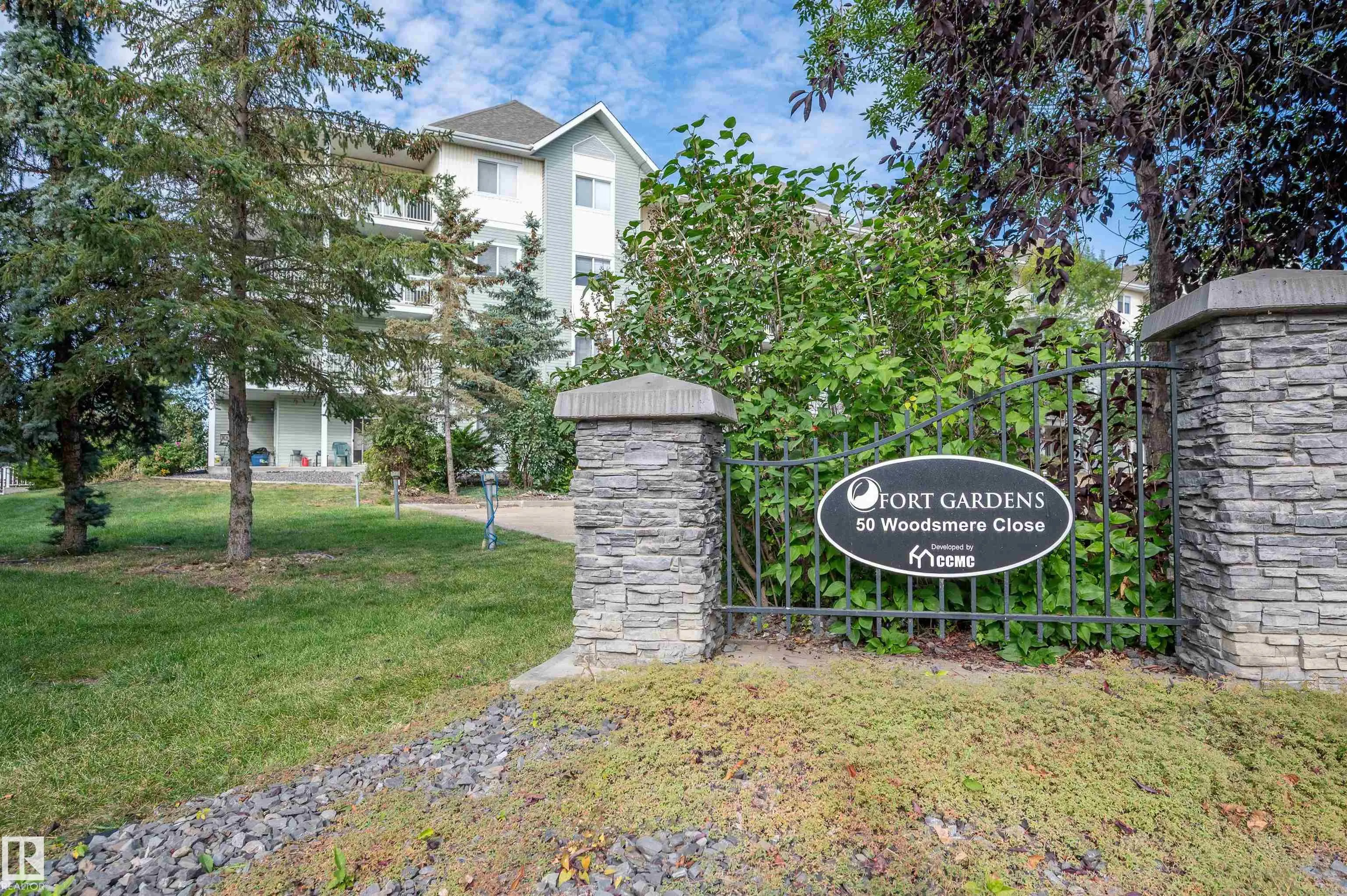 50 WOODSMERE Close