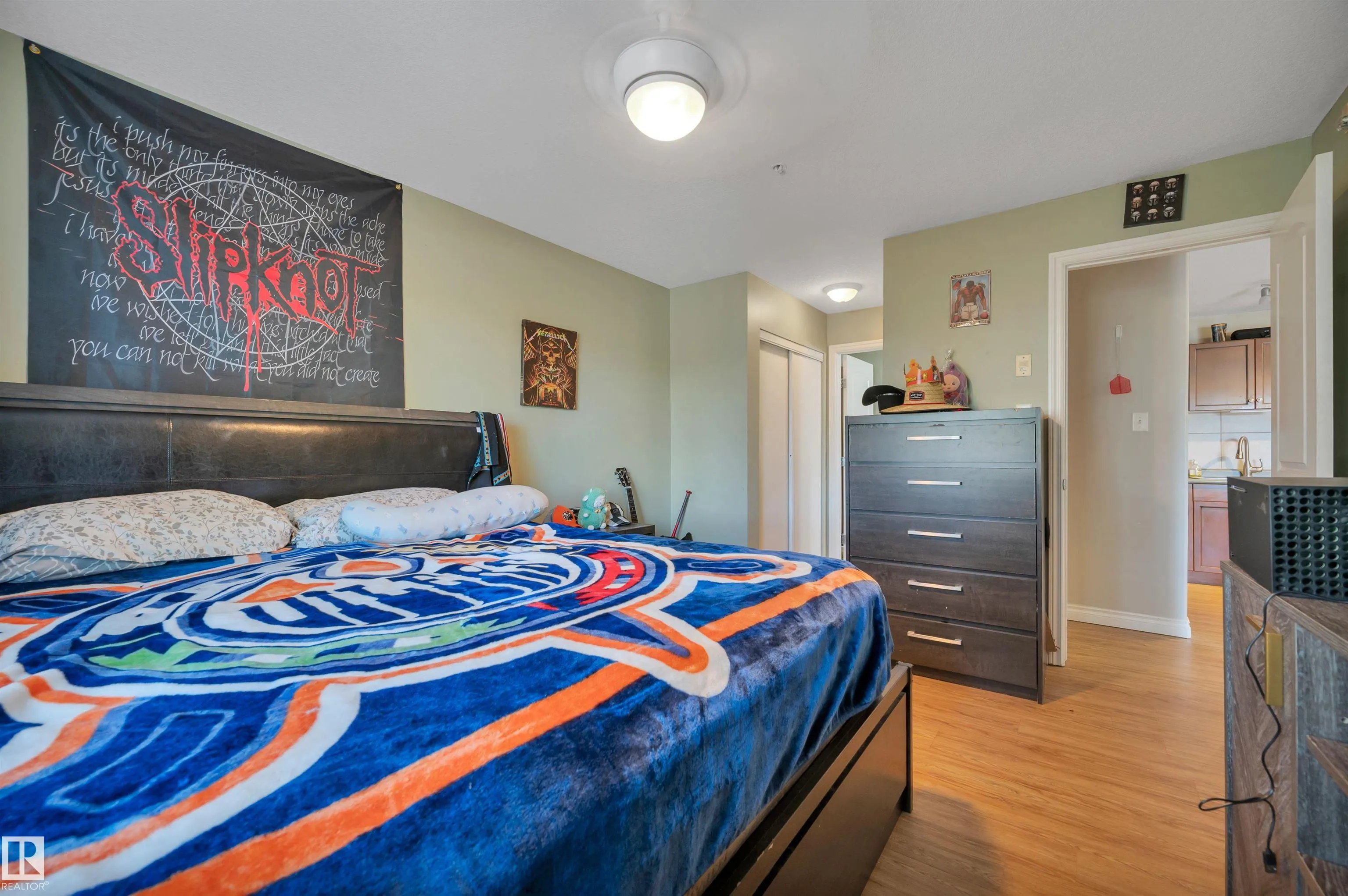 50 WOODSMERE Close
