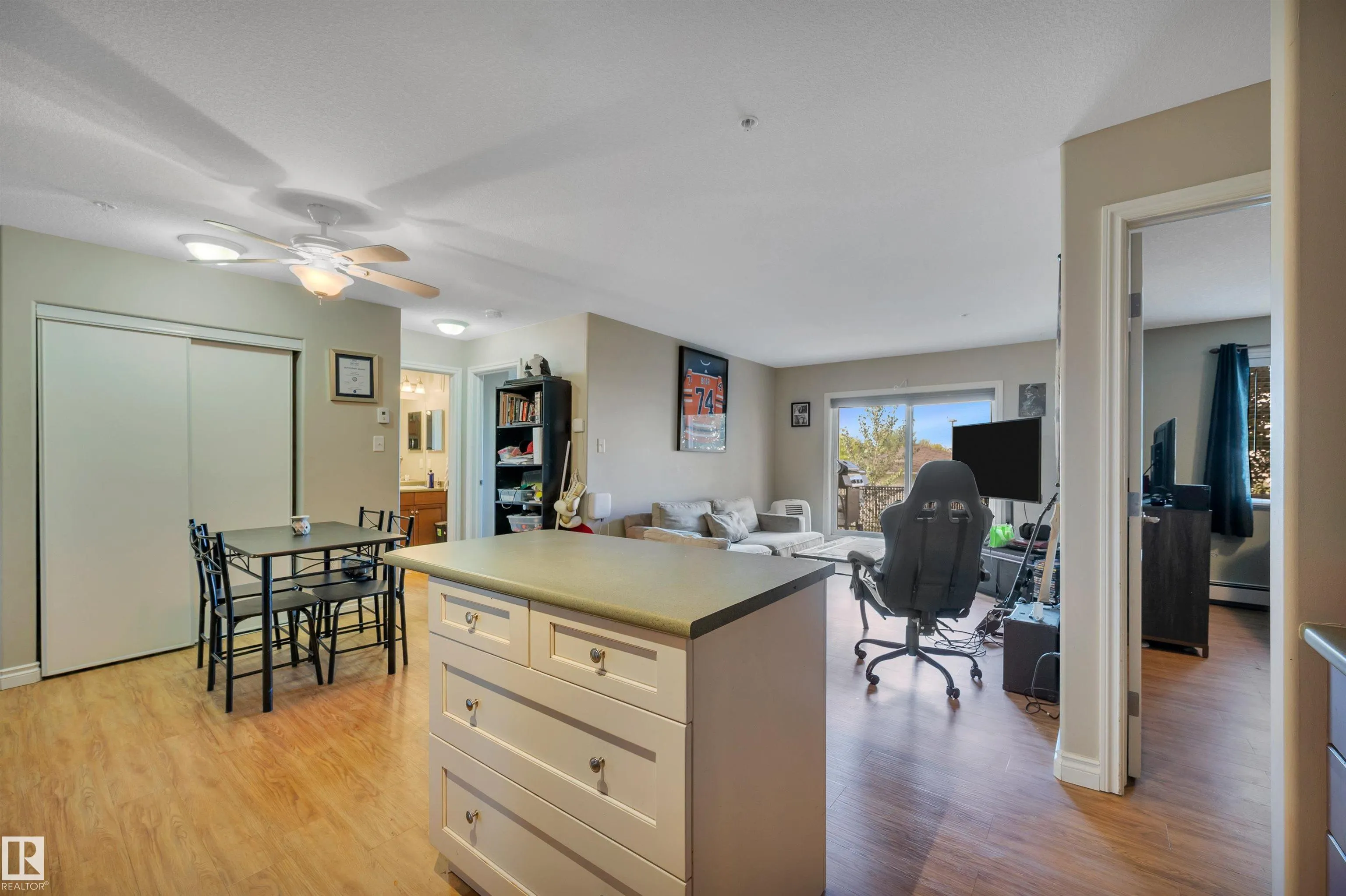 50 WOODSMERE Close
