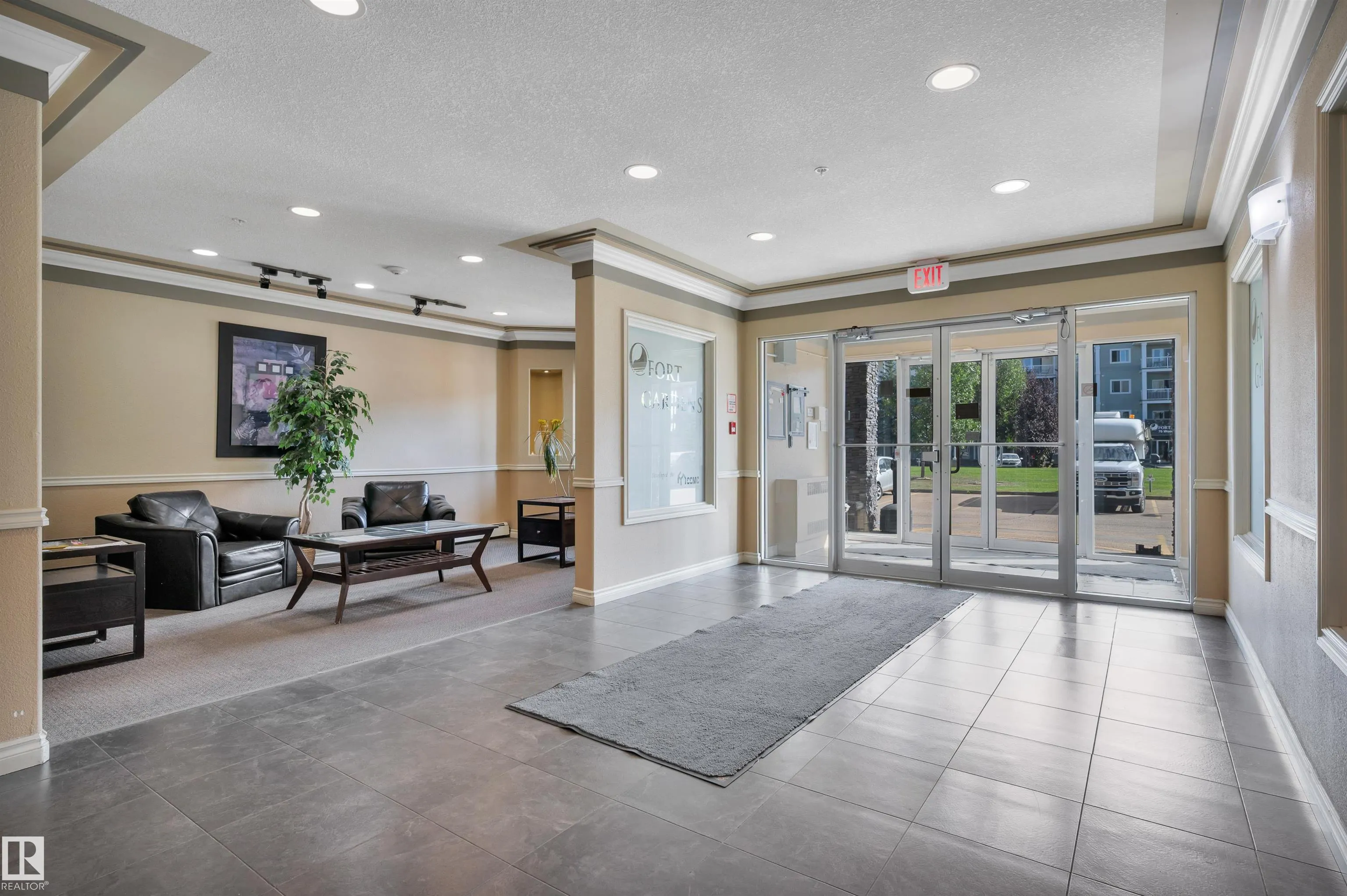 50 WOODSMERE Close