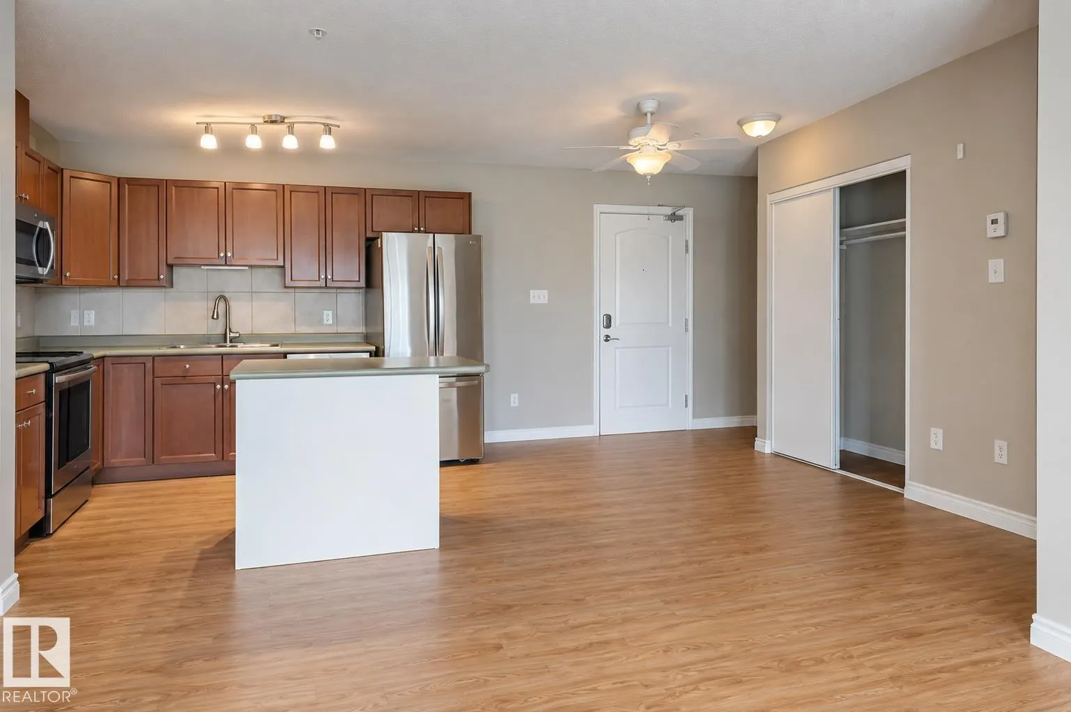 50 WOODSMERE Close