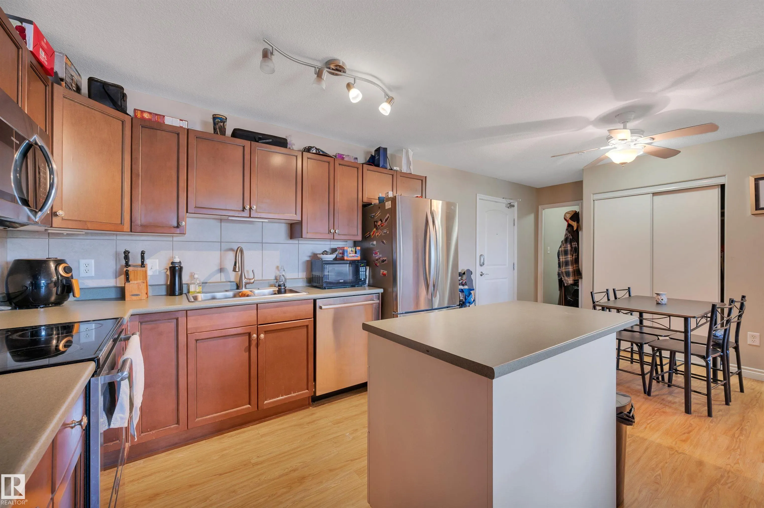 50 WOODSMERE Close