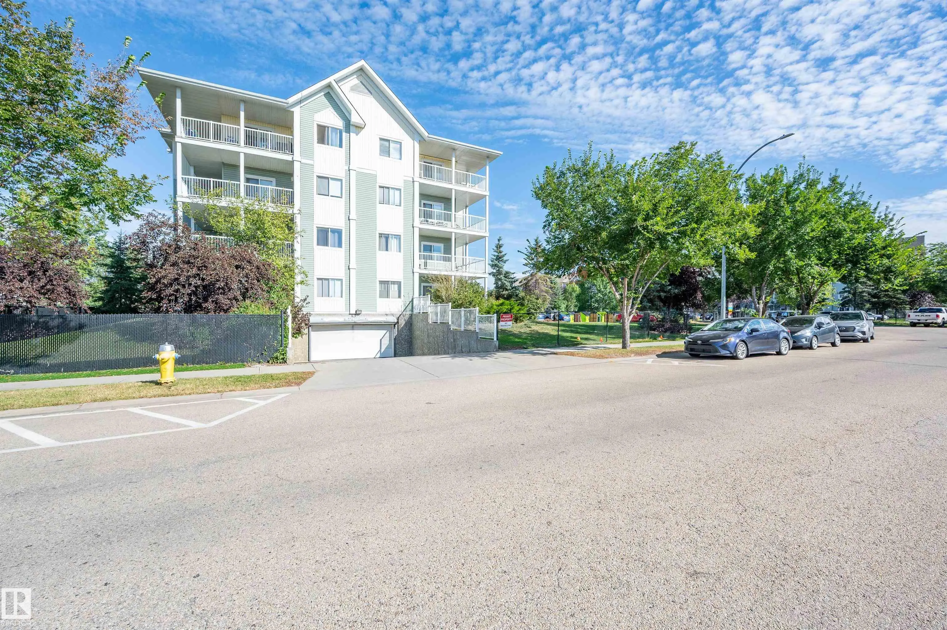 50 WOODSMERE Close