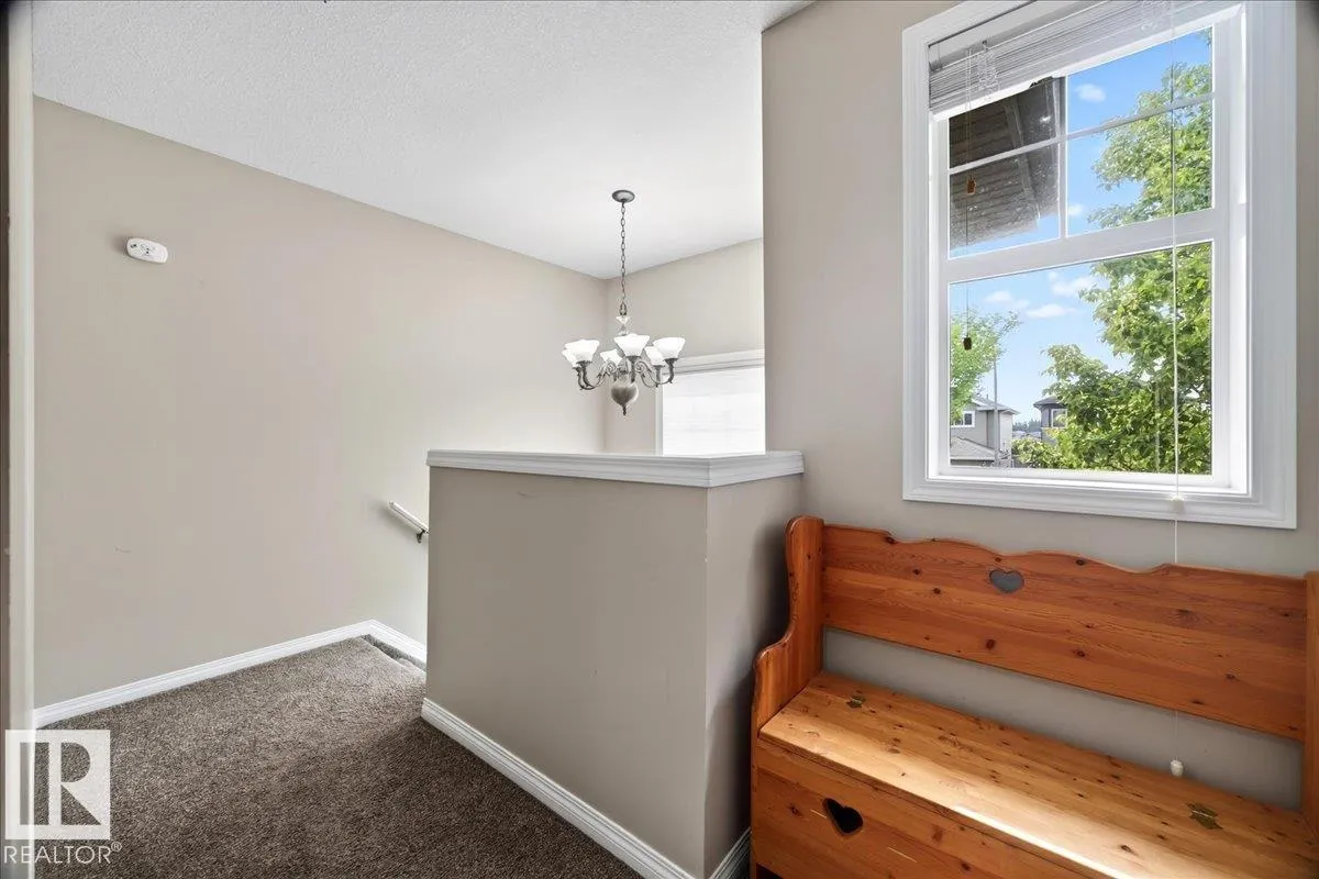 887 OAKLAND Boulevard