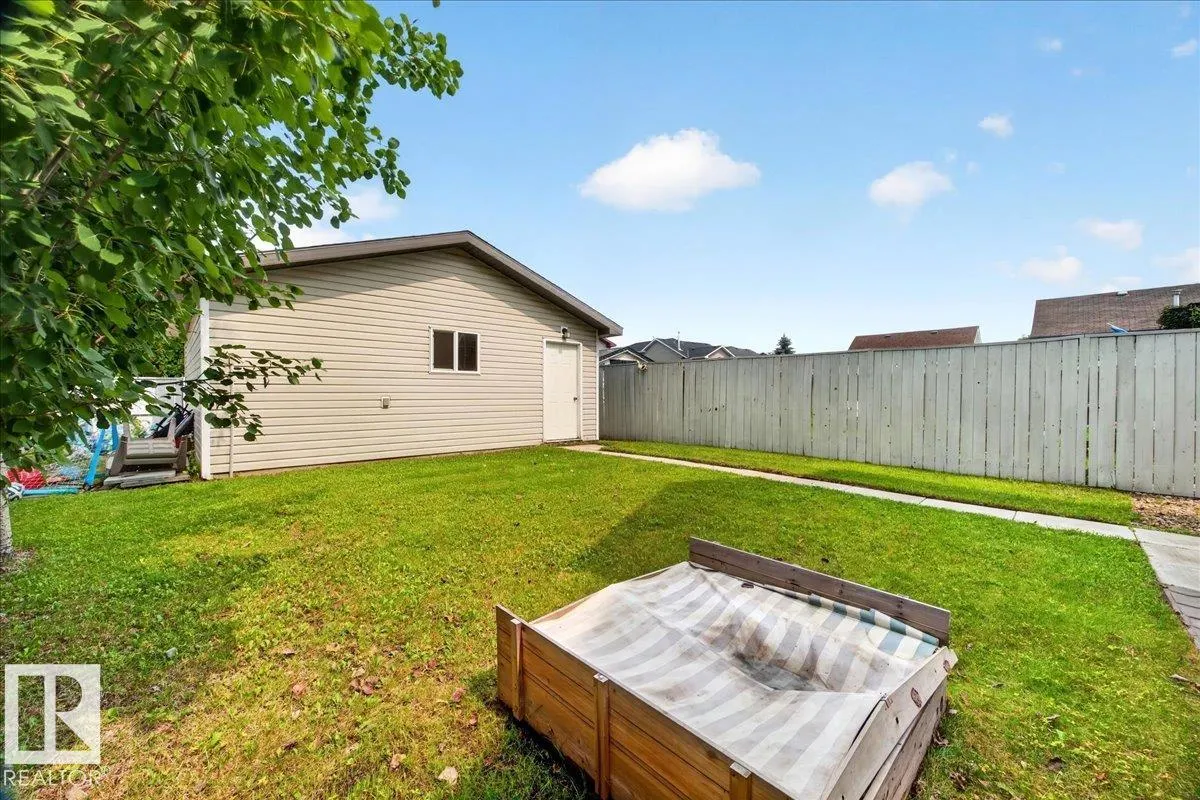 887 OAKLAND Boulevard