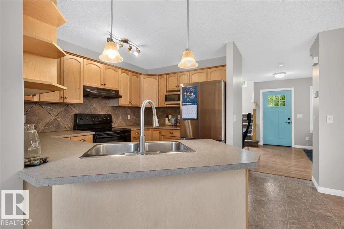 887 OAKLAND Boulevard