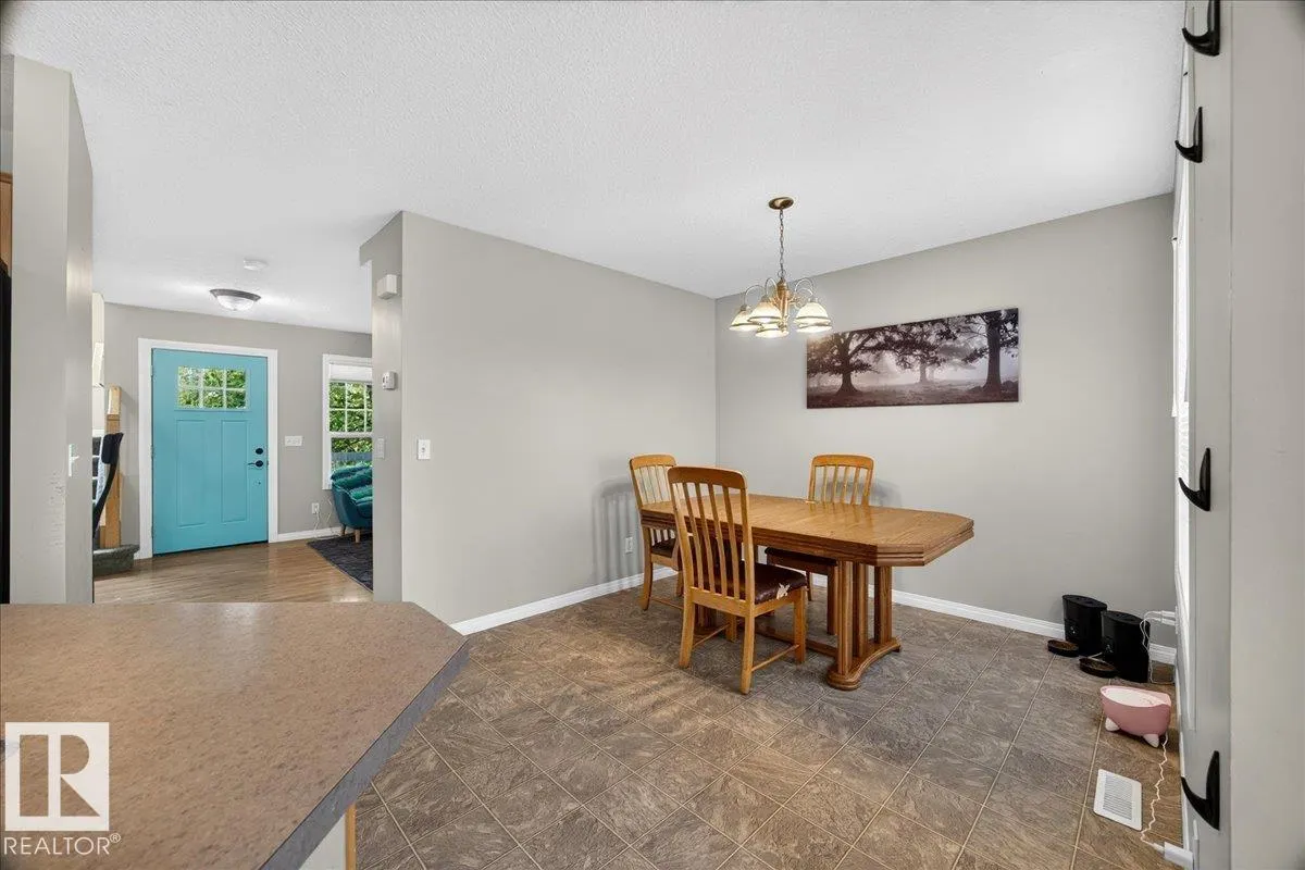 887 OAKLAND Boulevard