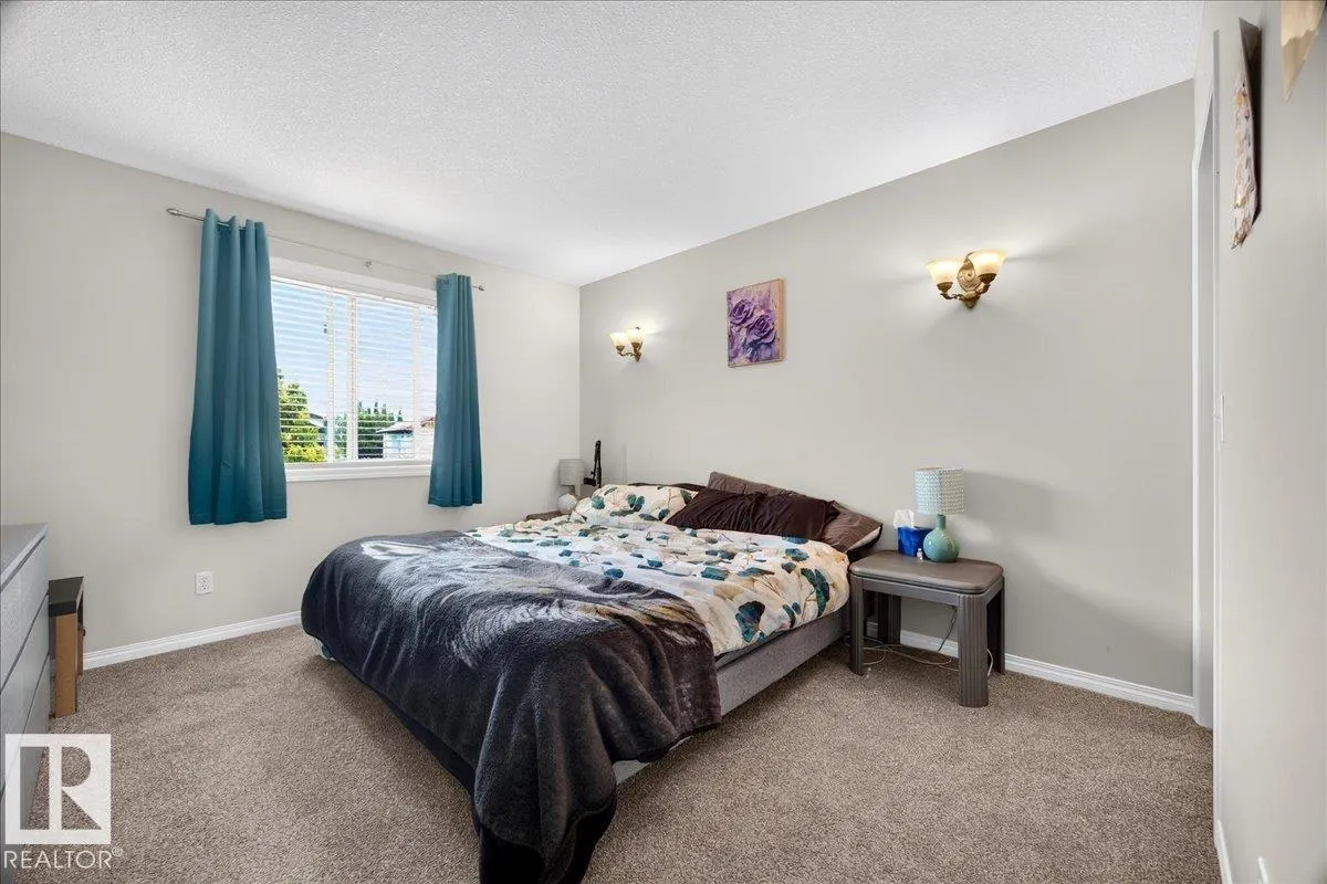 887 OAKLAND Boulevard