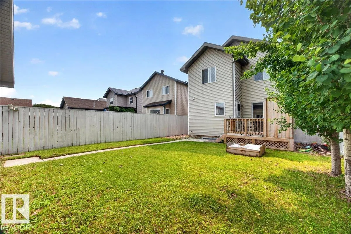 887 OAKLAND Boulevard
