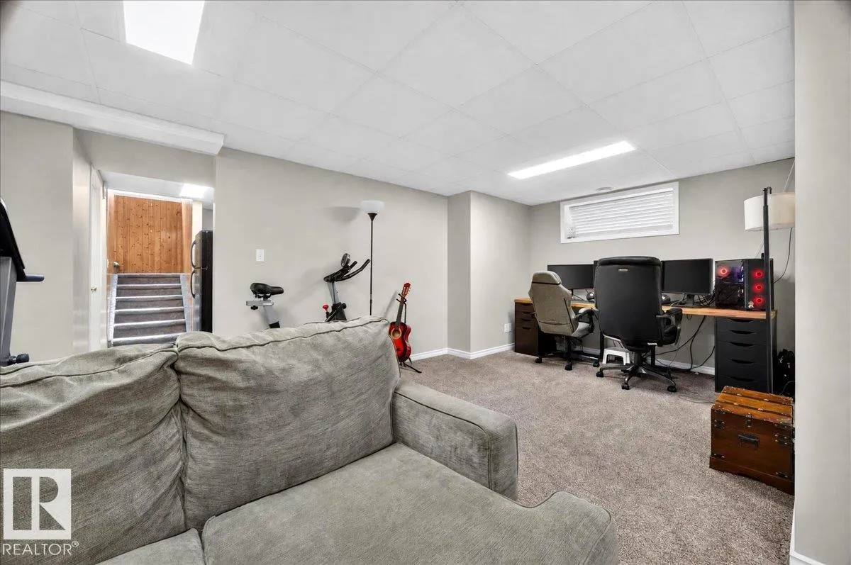 887 OAKLAND Boulevard
