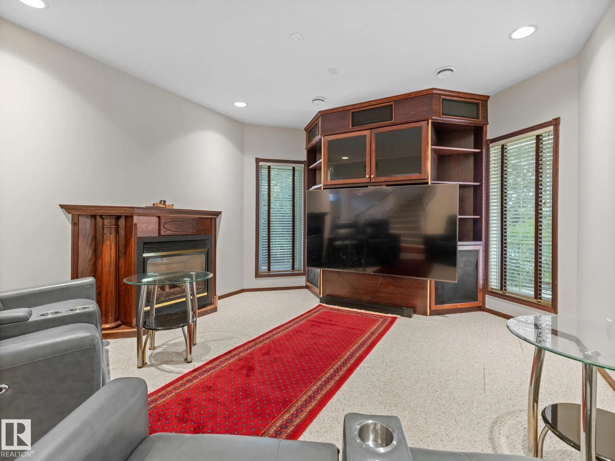 29 OAKDALE Place