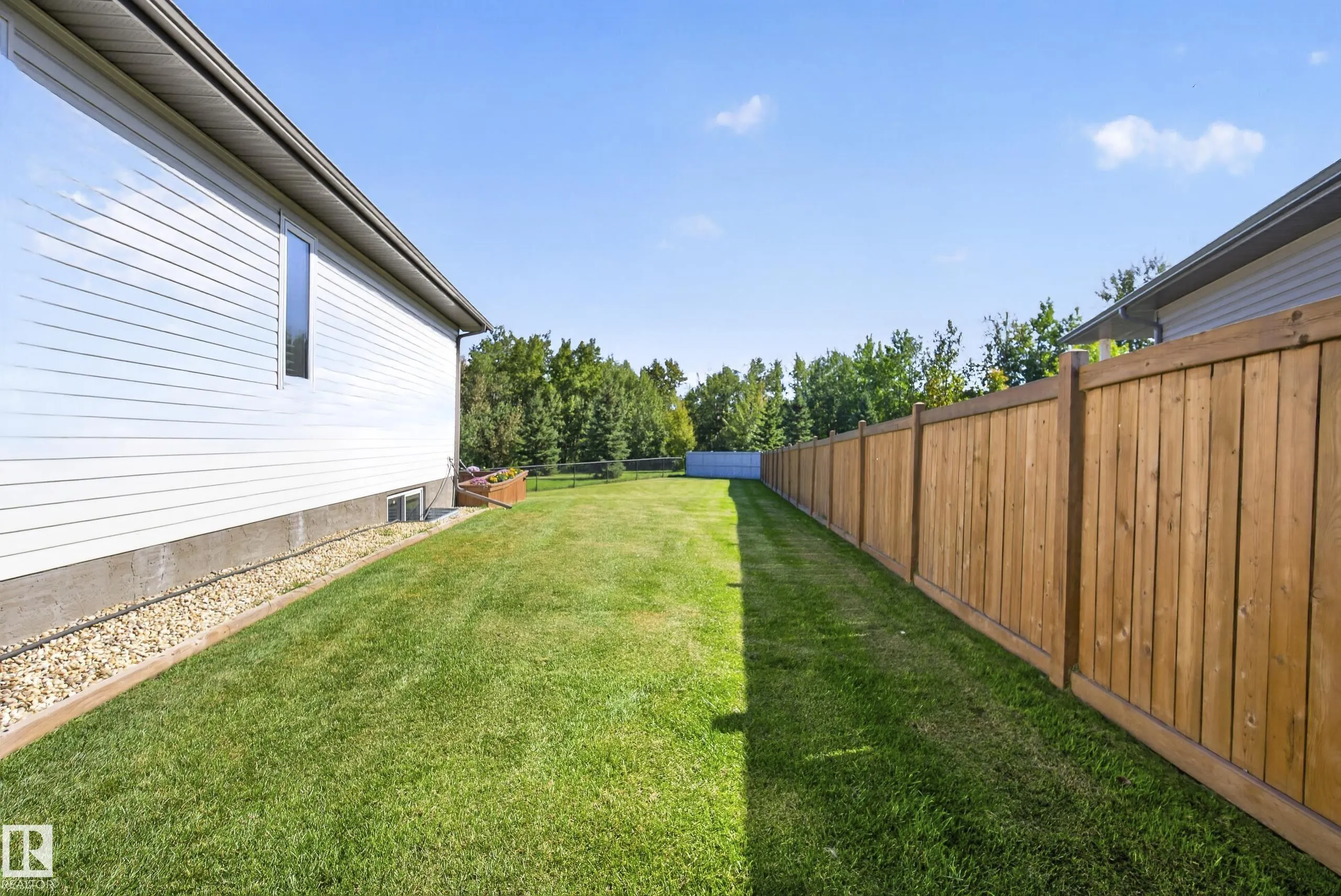 27 SILVERSTONE Drive
