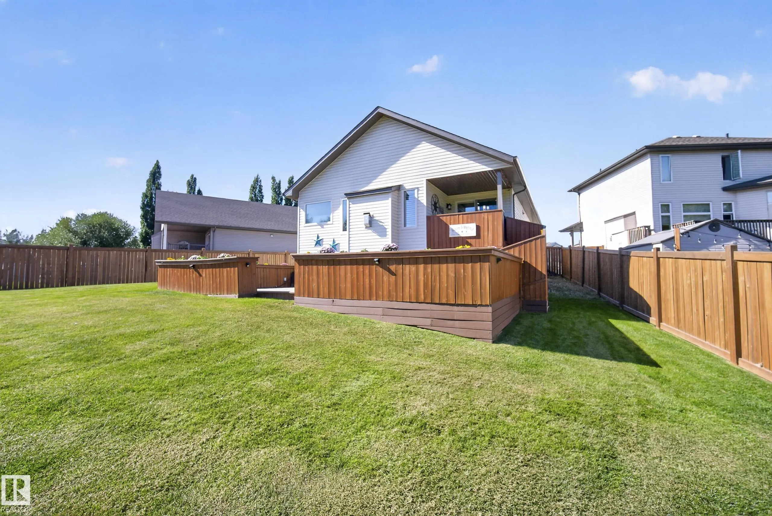 27 SILVERSTONE Drive
