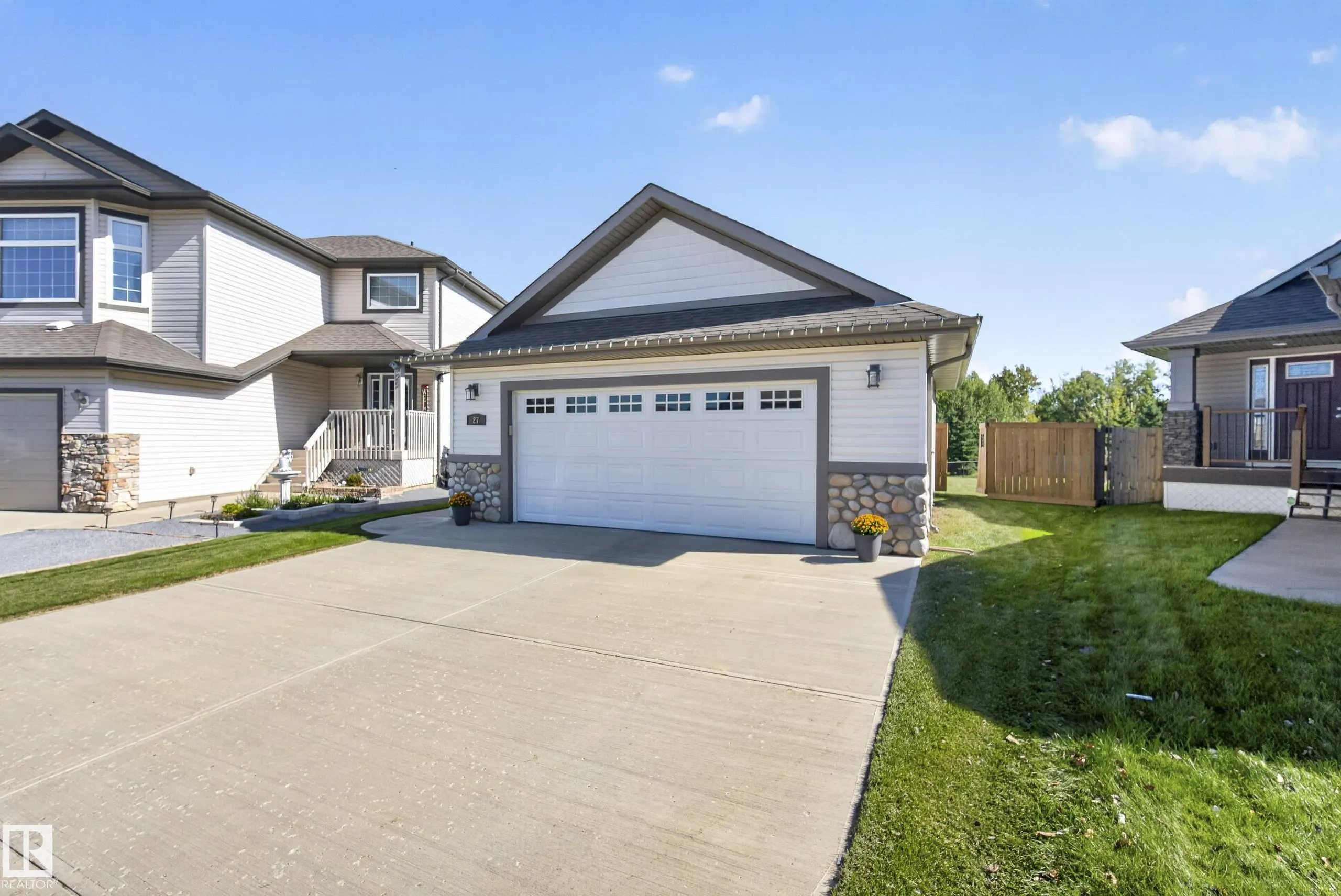 27 SILVERSTONE Drive