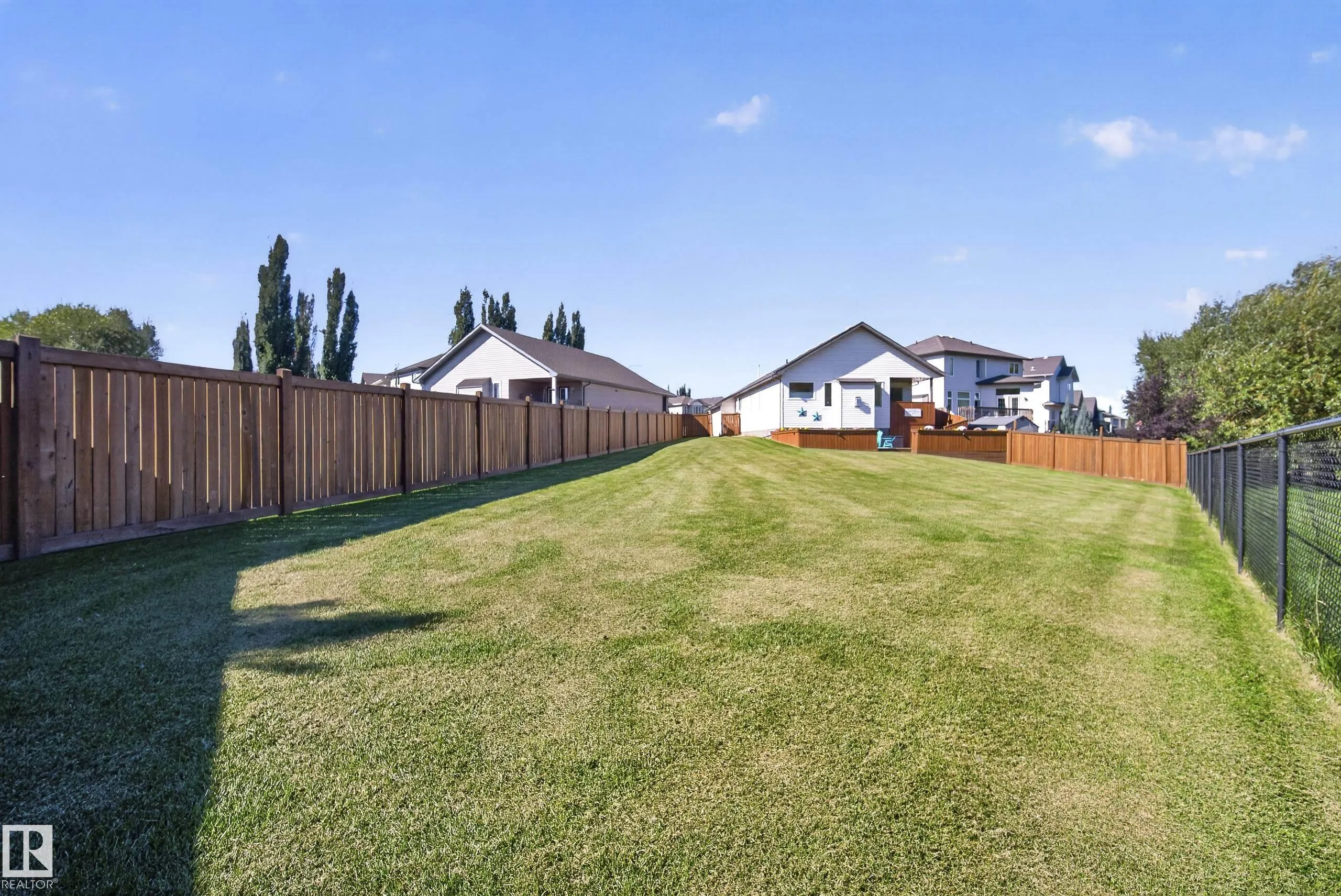 27 SILVERSTONE Drive