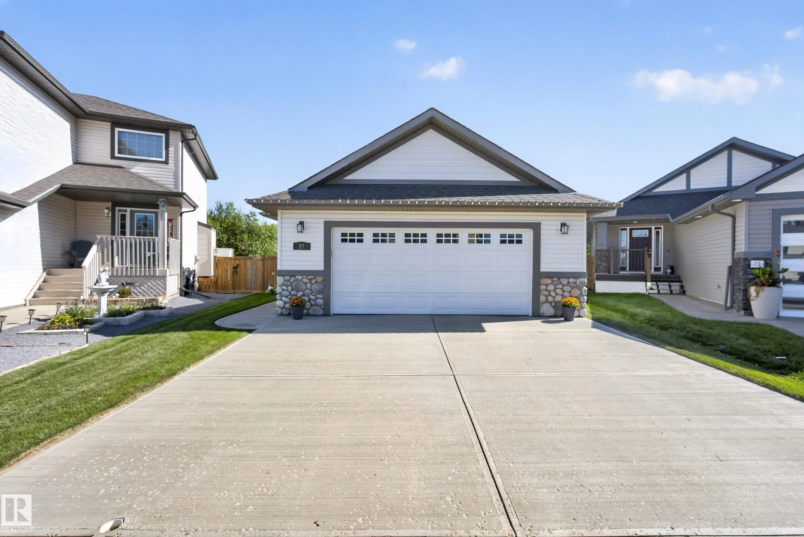 27 SILVERSTONE Drive
