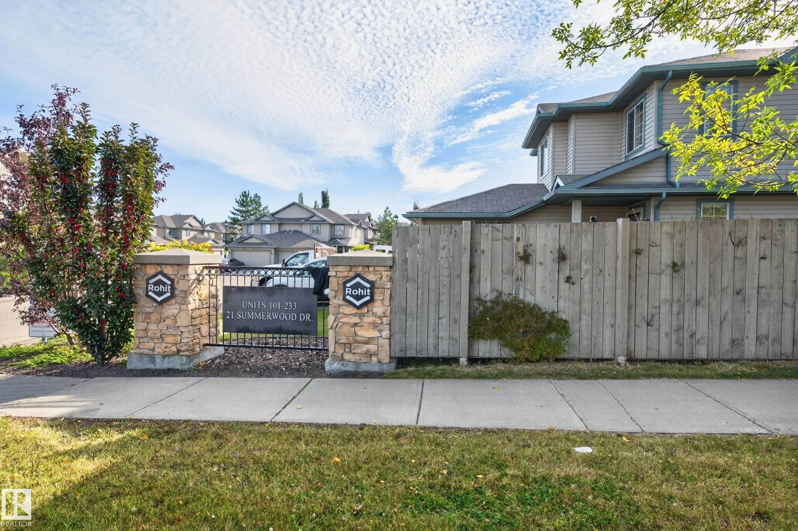 21 SUMMERWOOD Drive