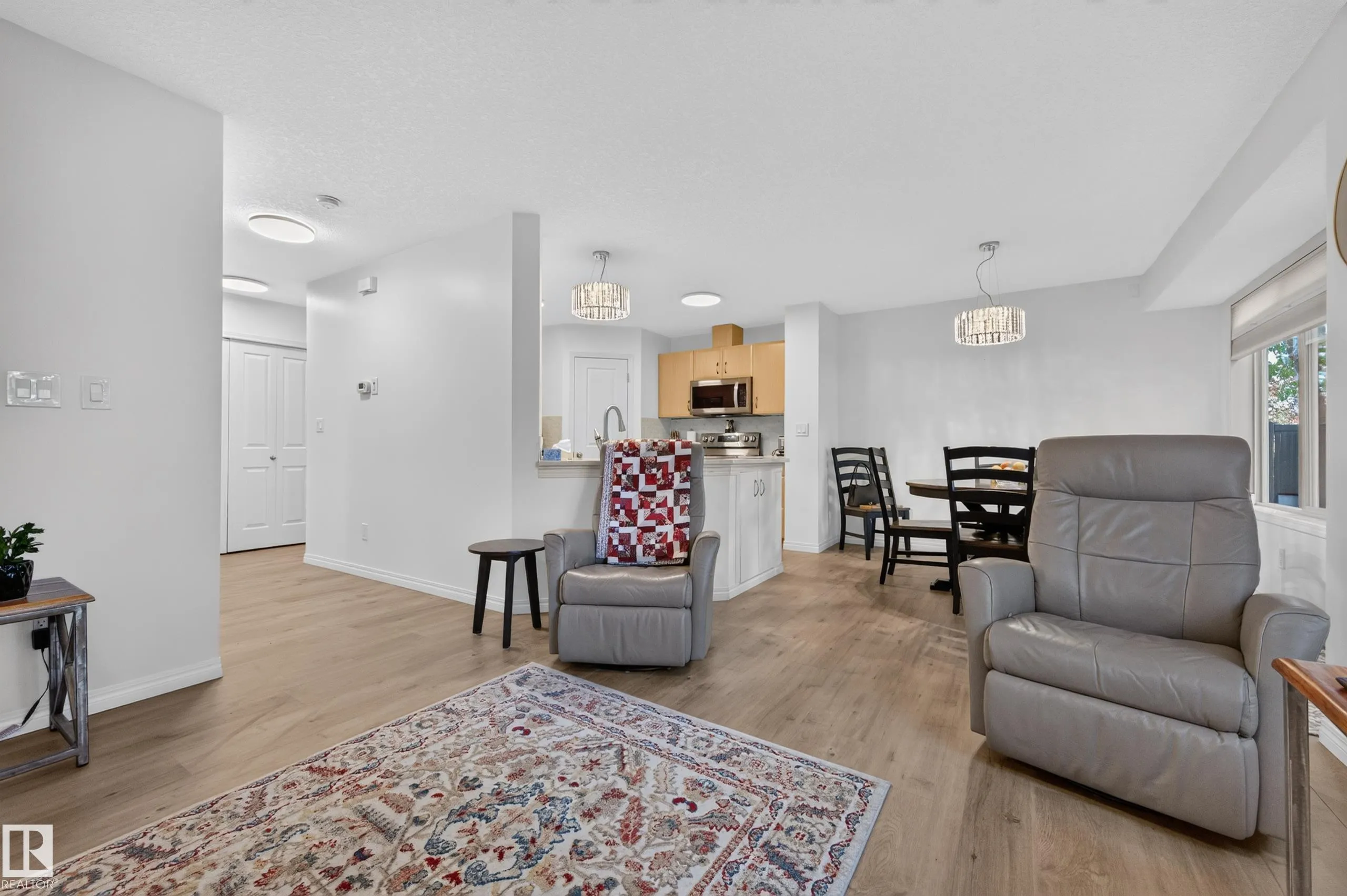 21 SUMMERWOOD Drive