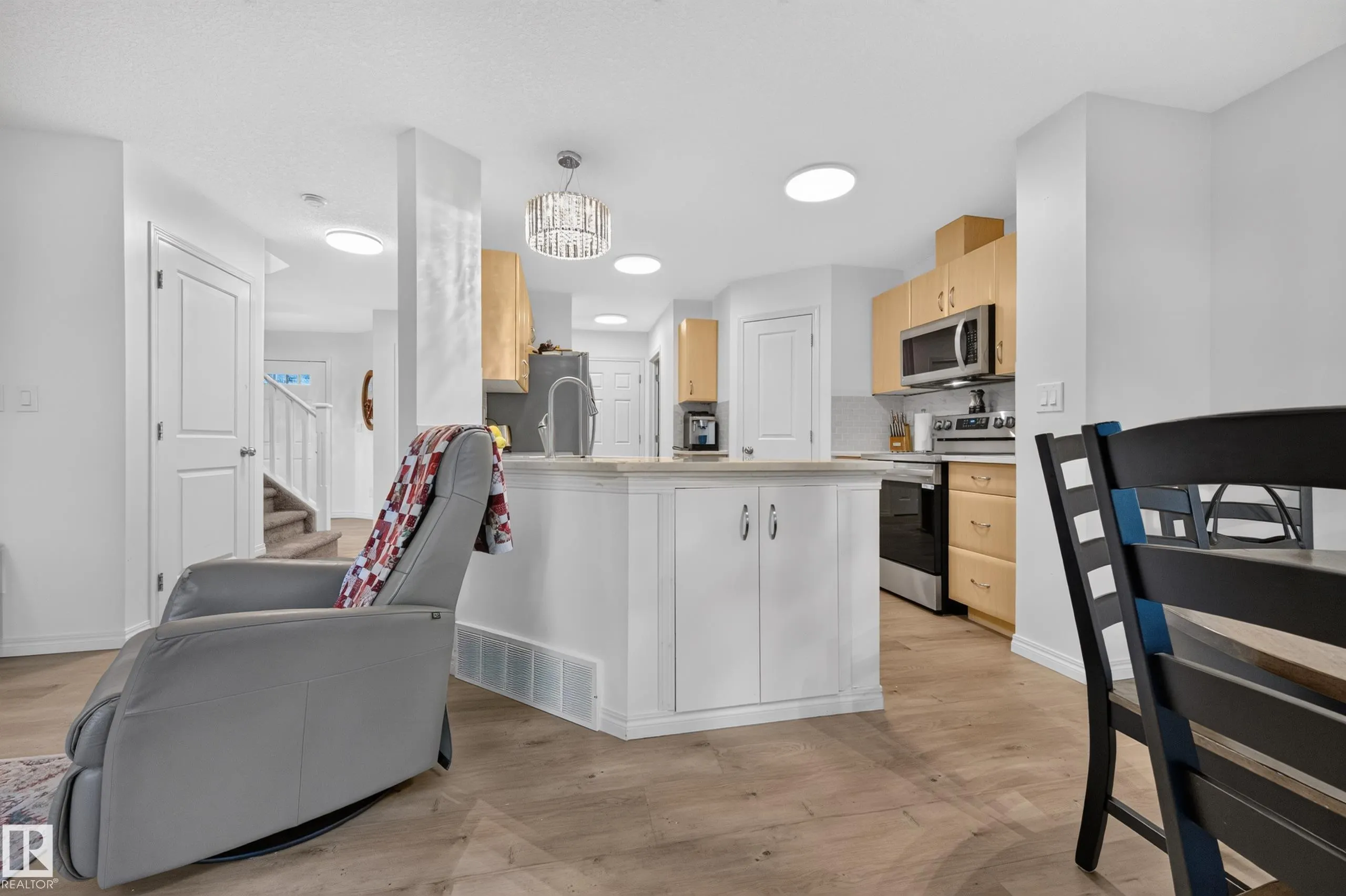 21 SUMMERWOOD Drive