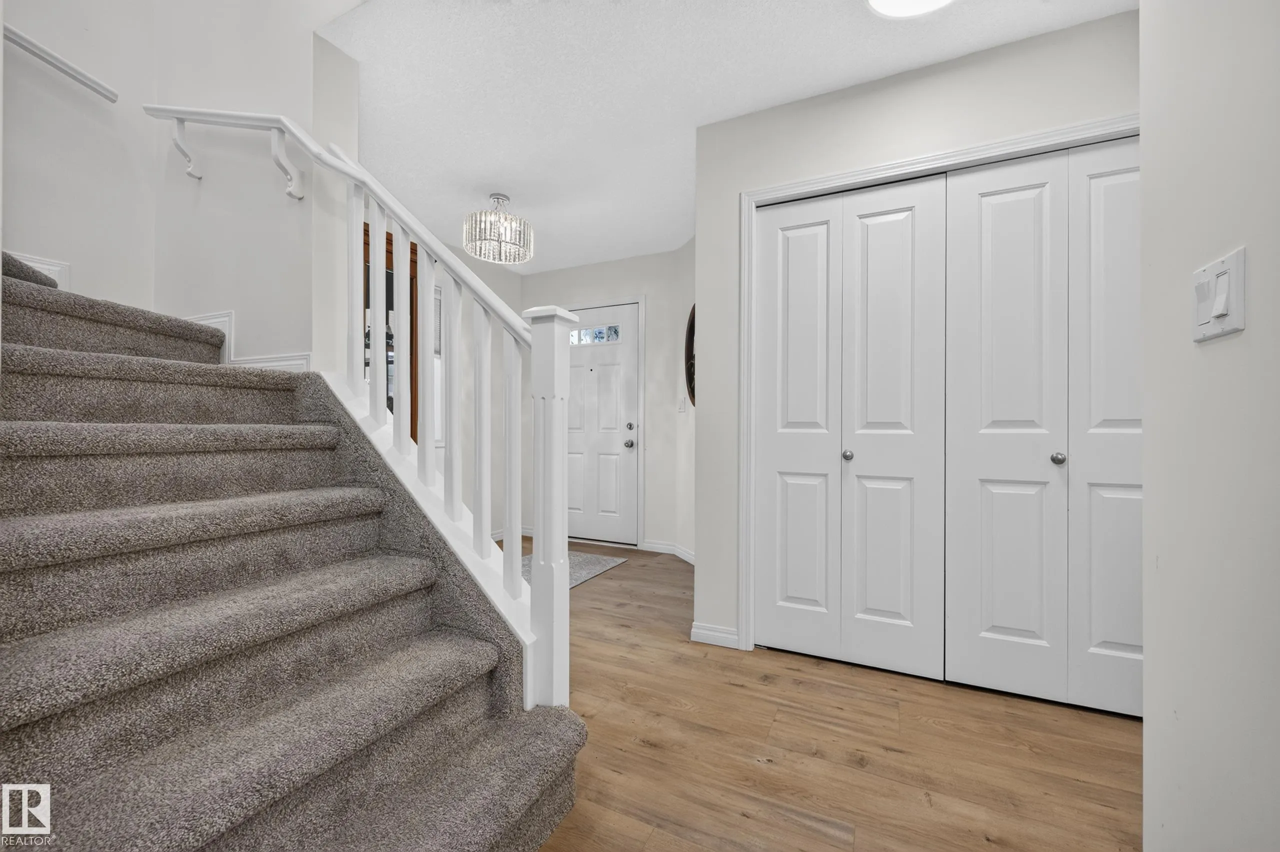 21 SUMMERWOOD Drive