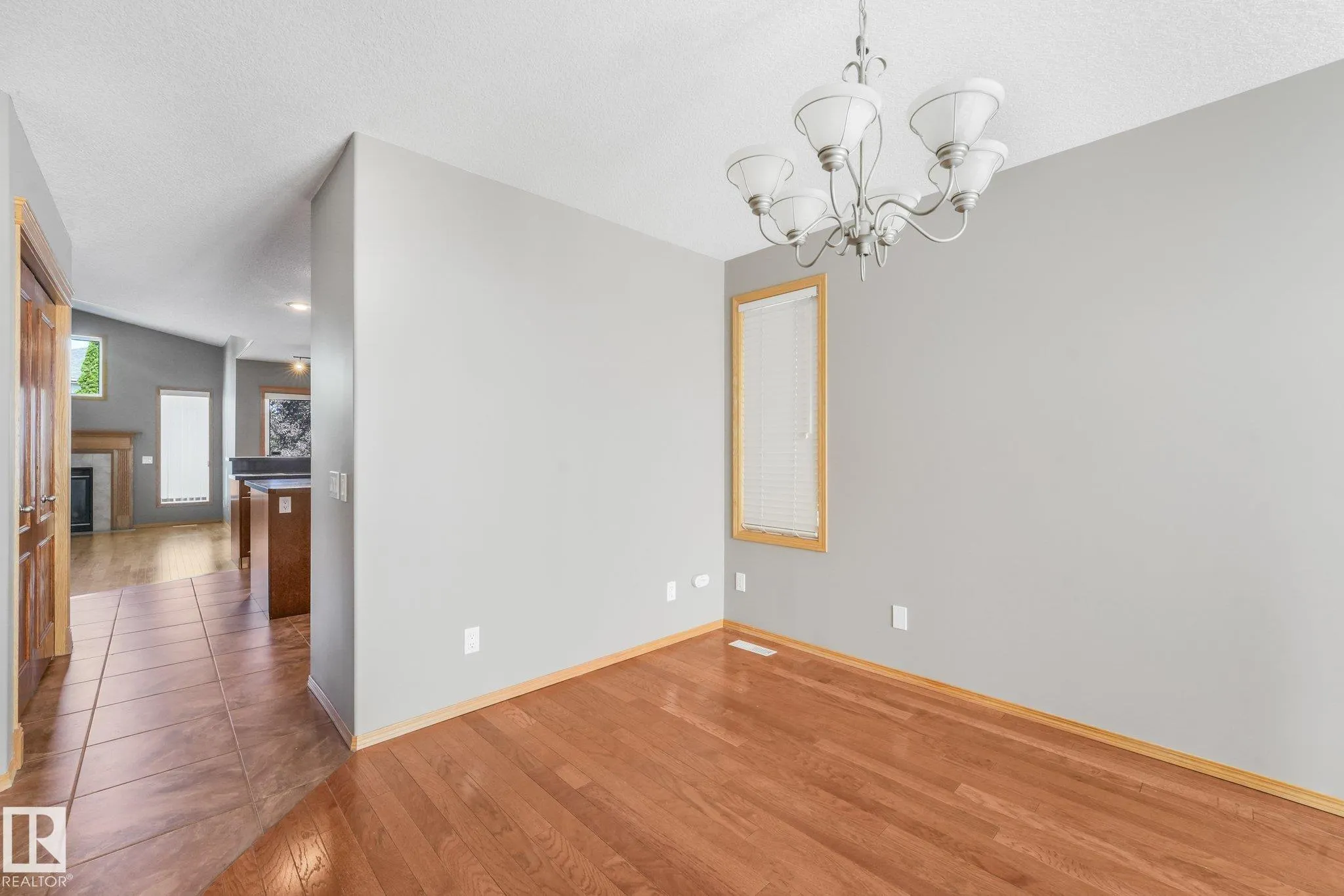 1271 ORMSBY Lane