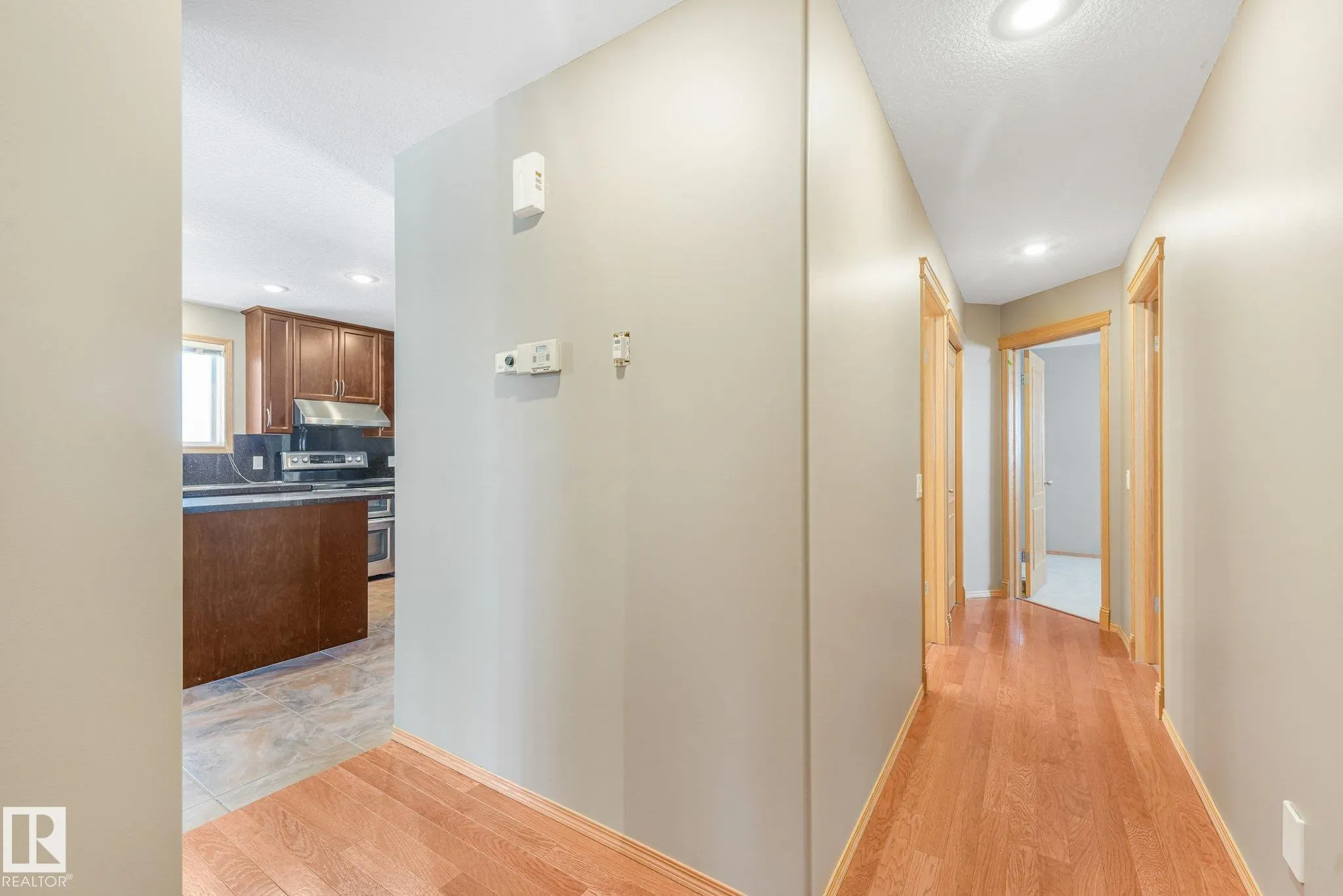 1271 ORMSBY Lane