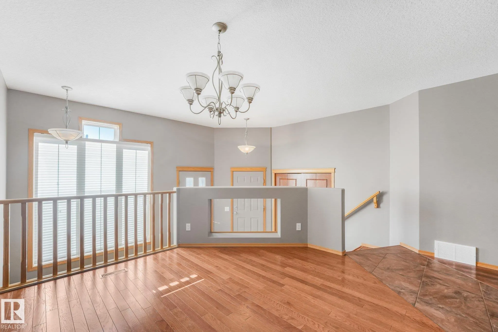 1271 ORMSBY Lane
