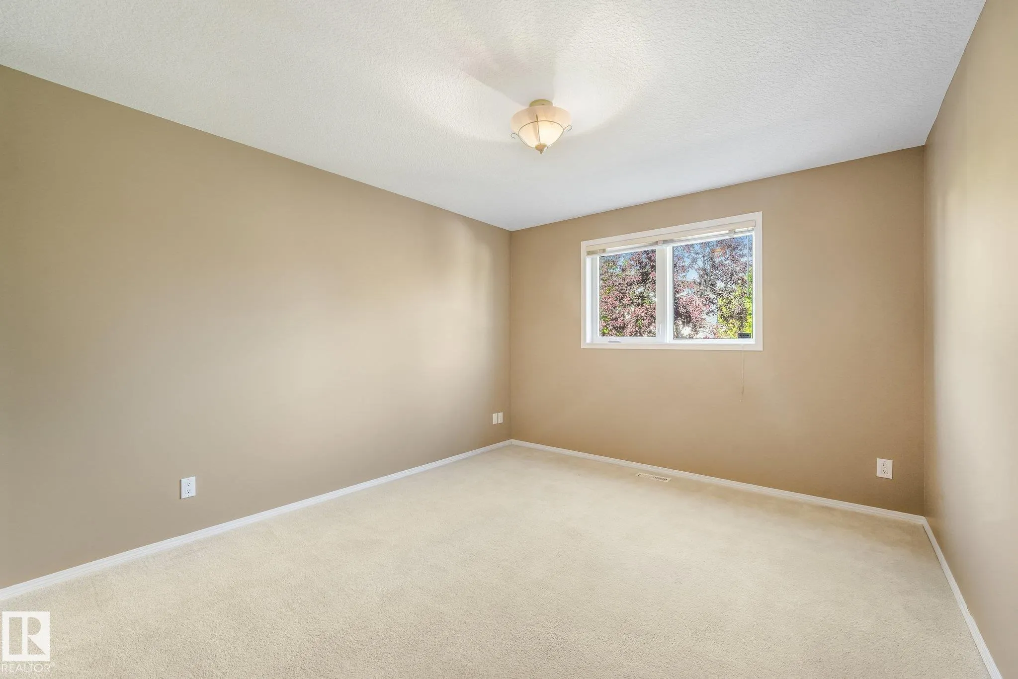 1271 ORMSBY Lane