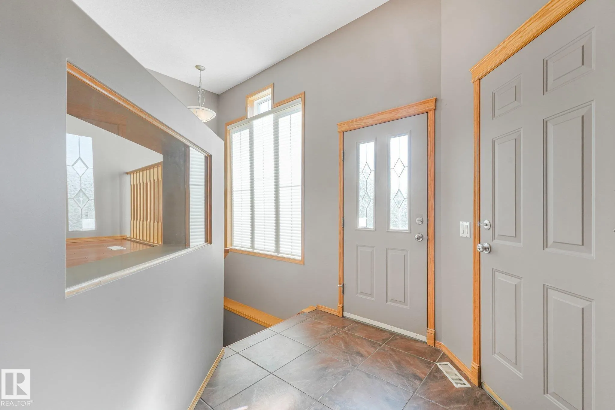 1271 ORMSBY Lane