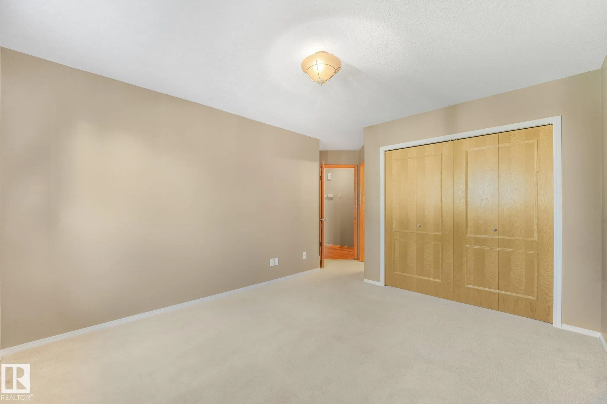 1271 ORMSBY Lane